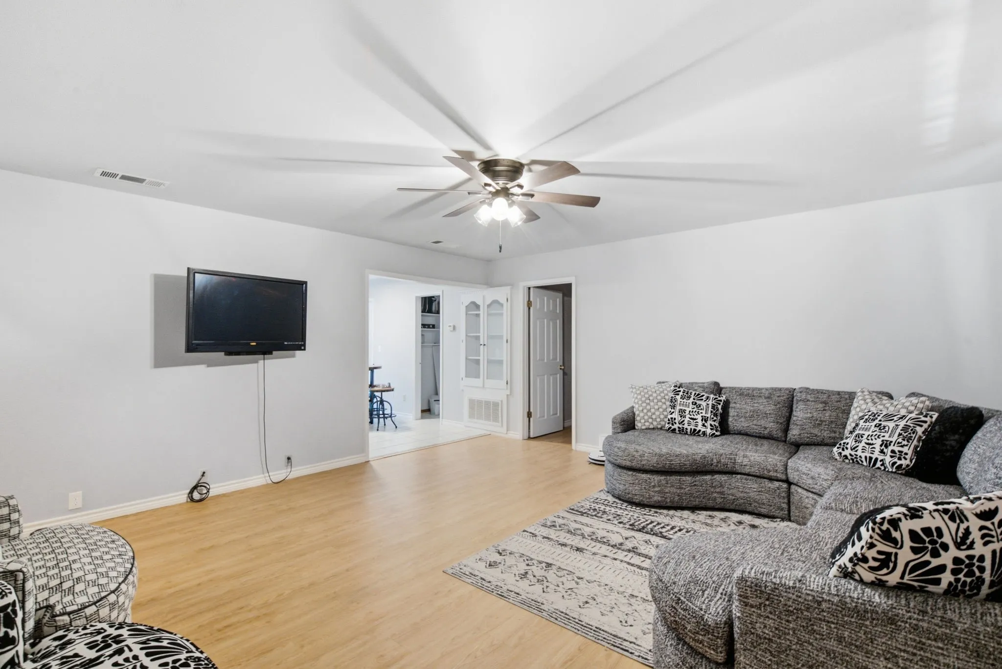 Single Family Residence For Sale in Comanche County , 917 E Ross Avenue, De Leon, Texas 76444, 3 Bedroom, 2 Bathroom, Garage spaces, 2,139 Sqft, built in 1986, mls#21341434, Real Estate Agent in De Leon, Homes For Sale in Comanche county, Homes For Sale in De Leon, Realtor in De Leon Texas, Real Estate Brokerage Independent Realty Texas, Luminita Cordes Realtor