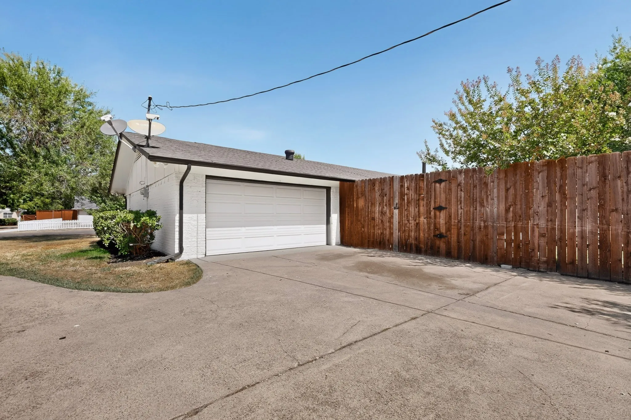 Single Family Residence For Rent in Dallas County , 3264 Northaven Road, Dallas, Texas 75229, 4 Bedroom, 3 Bathroom, 2 Garage spaces, 2,051 Sqft, built in 1963, mls#21341672, Real Estate Agent in Dallas, Homes For Rent in Dallas county, Homes For Rent in Dallas, Realtor in Dallas Texas, Real Estate Brokerage Independent Realty Texas, Luminita Cordes Realtor