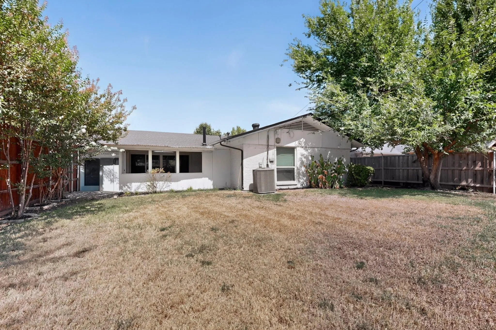 Single Family Residence For Rent in Dallas County , 3264 Northaven Road, Dallas, Texas 75229, 4 Bedroom, 3 Bathroom, 2 Garage spaces, 2,051 Sqft, built in 1963, mls#21341672, Real Estate Agent in Dallas, Homes For Rent in Dallas county, Homes For Rent in Dallas, Realtor in Dallas Texas, Real Estate Brokerage Independent Realty Texas, Luminita Cordes Realtor