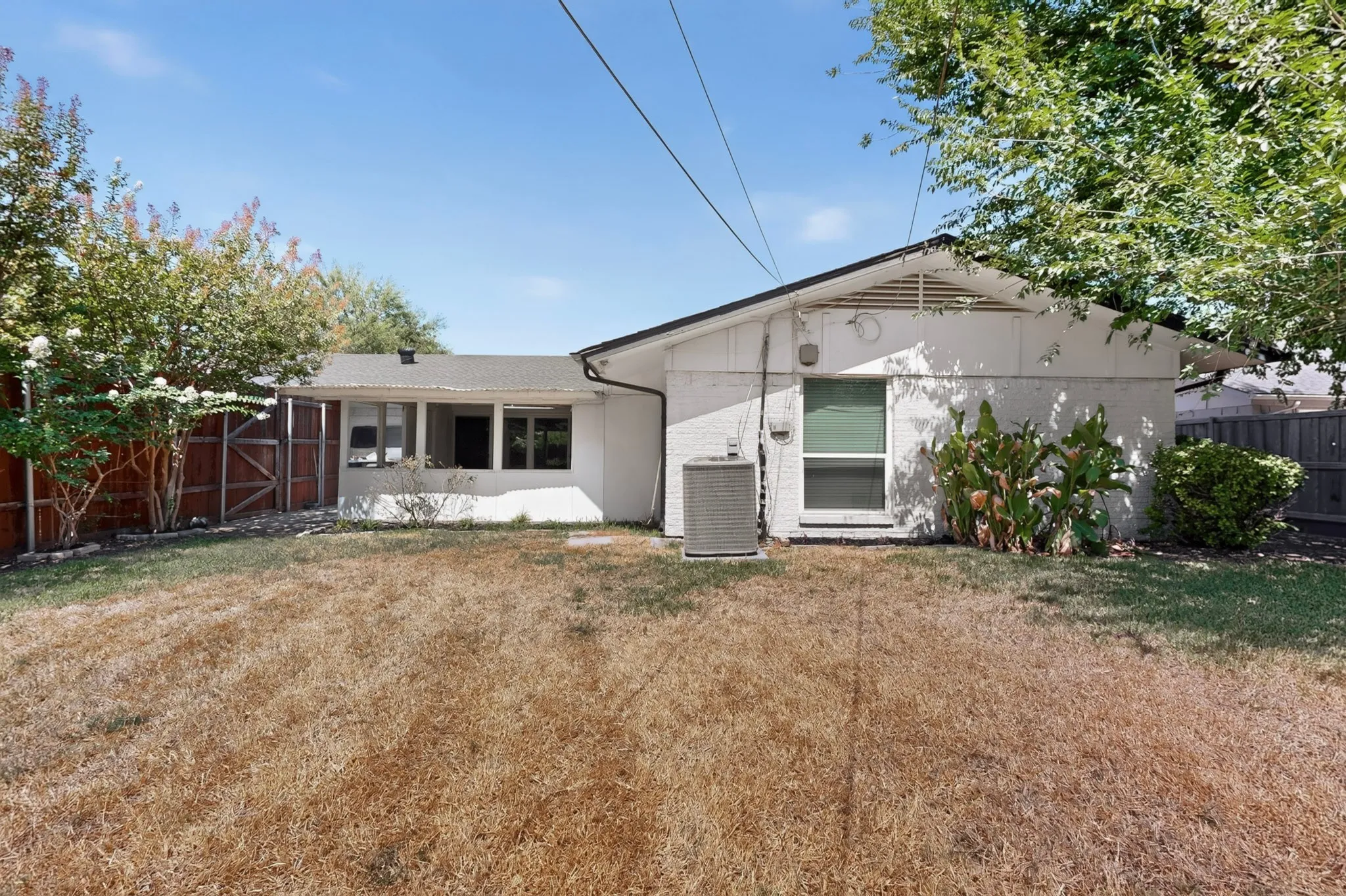 Single Family Residence For Rent in Dallas County , 3264 Northaven Road, Dallas, Texas 75229, 4 Bedroom, 3 Bathroom, 2 Garage spaces, 2,051 Sqft, built in 1963, mls#21341672, Real Estate Agent in Dallas, Homes For Rent in Dallas county, Homes For Rent in Dallas, Realtor in Dallas Texas, Real Estate Brokerage Independent Realty Texas, Luminita Cordes Realtor
