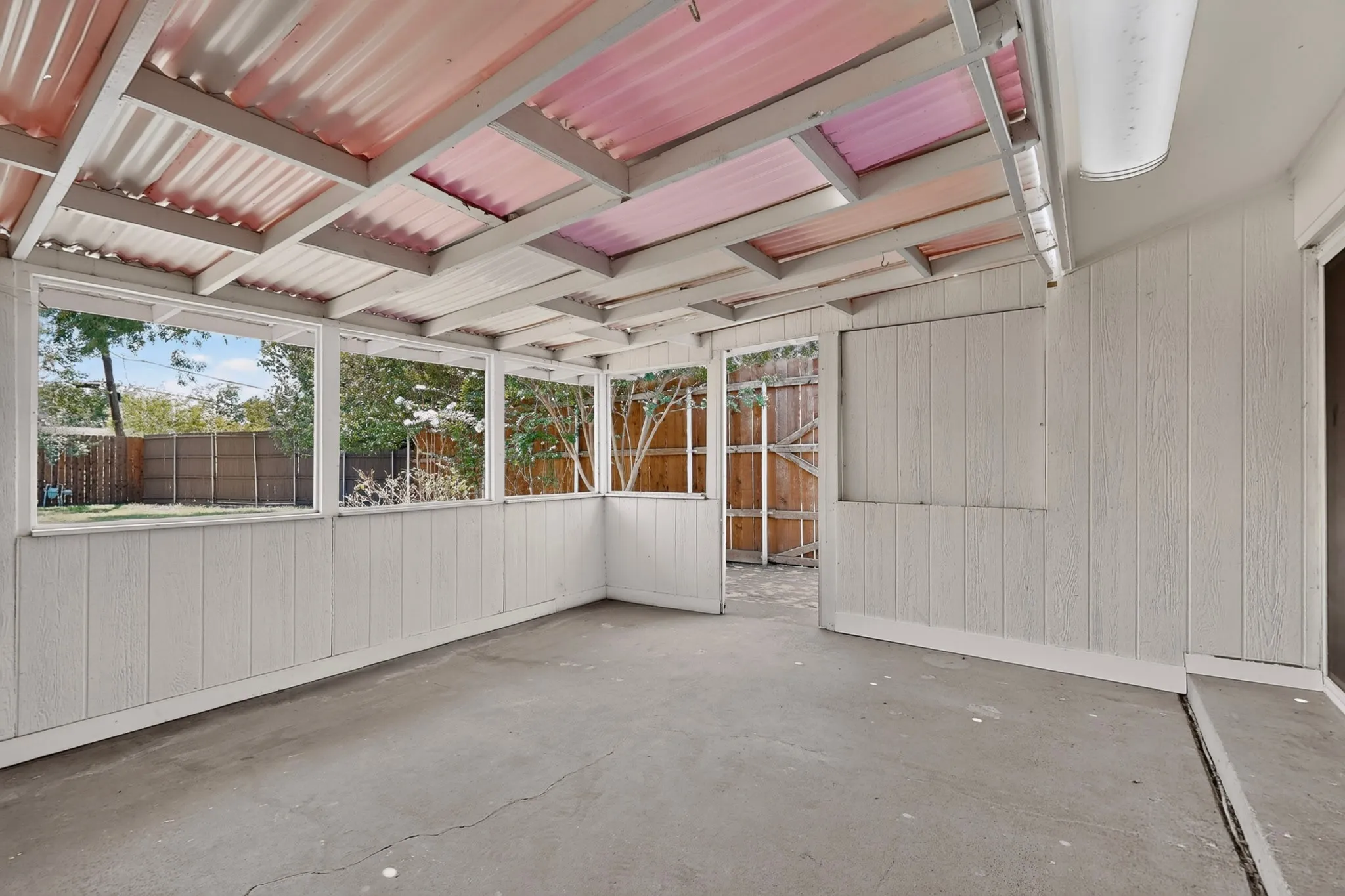 Single Family Residence For Rent in Dallas County , 3264 Northaven Road, Dallas, Texas 75229, 4 Bedroom, 3 Bathroom, 2 Garage spaces, 2,051 Sqft, built in 1963, mls#21341672, Real Estate Agent in Dallas, Homes For Rent in Dallas county, Homes For Rent in Dallas, Realtor in Dallas Texas, Real Estate Brokerage Independent Realty Texas, Luminita Cordes Realtor