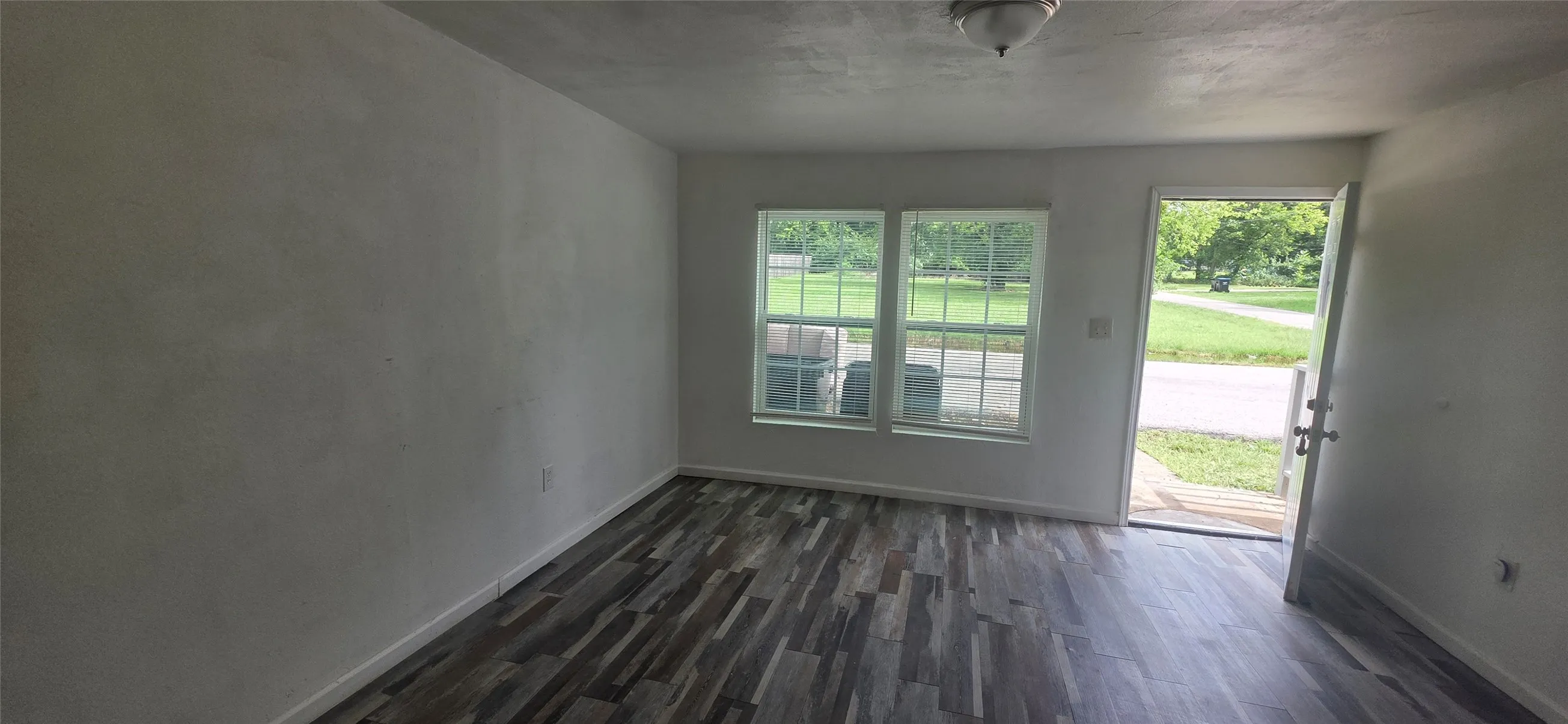 Single Family Residence For Sale in Hunt County , 3510 Marshall Street, Greenville, Texas 75401, 3 Bedroom, 1 Bathroom, Garage spaces, 1,036 Sqft, built in 1940, mls#21341741, Real Estate Agent in Greenville, Homes For Sale in Hunt county, Homes For Sale in Greenville, Realtor in Greenville Texas, Real Estate Brokerage Independent Realty Texas, Luminita Cordes Realtor