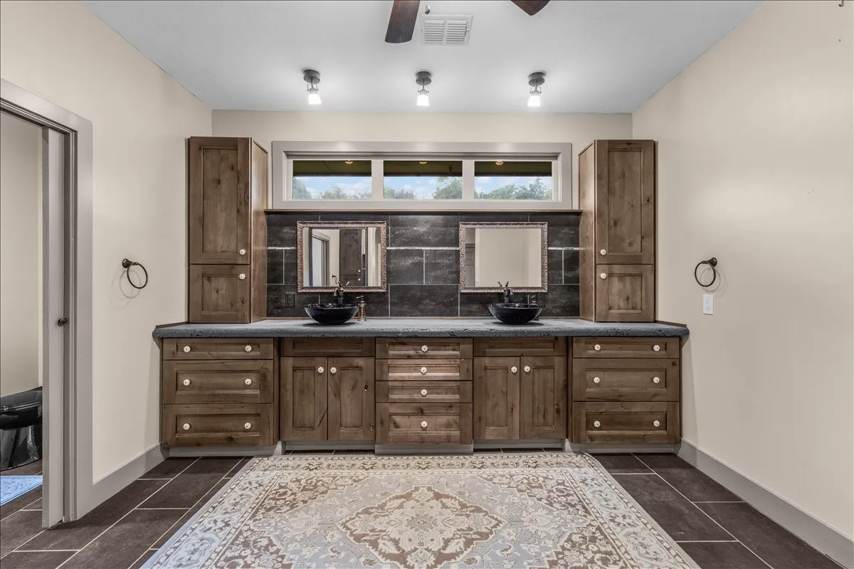 Single Family Residence For Sale in Parker County , 3699 Hott Lane, Weatherford, Texas 76088, 4 Bedroom, 3 Bathroom, 3 Garage spaces, 4,992 Sqft, built in 2017, mls#21314775, Real Estate Agent in Weatherford, Homes For Sale in Parker county, Homes For Sale in Weatherford, Realtor in Weatherford Texas, Real Estate Brokerage Independent Realty Texas, Luminita Cordes Realtor