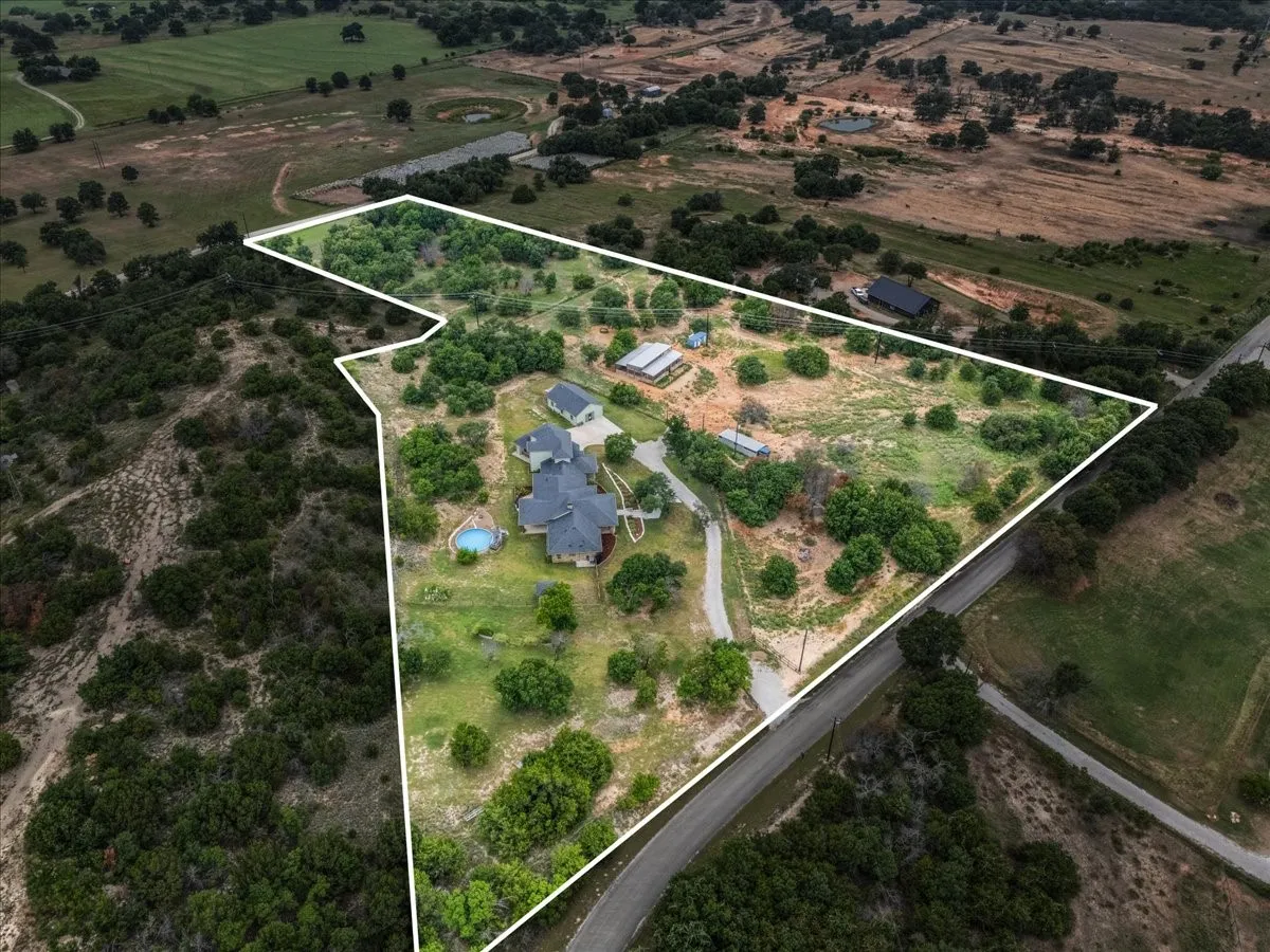 Single Family Residence For Sale in Parker County , 3699 Hott Lane, Weatherford, Texas 76088, 4 Bedroom, 3 Bathroom, 3 Garage spaces, 4,992 Sqft, built in 2017, mls#21314775, Real Estate Agent in Weatherford, Homes For Sale in Parker county, Homes For Sale in Weatherford, Realtor in Weatherford Texas, Real Estate Brokerage Independent Realty Texas, Luminita Cordes Realtor