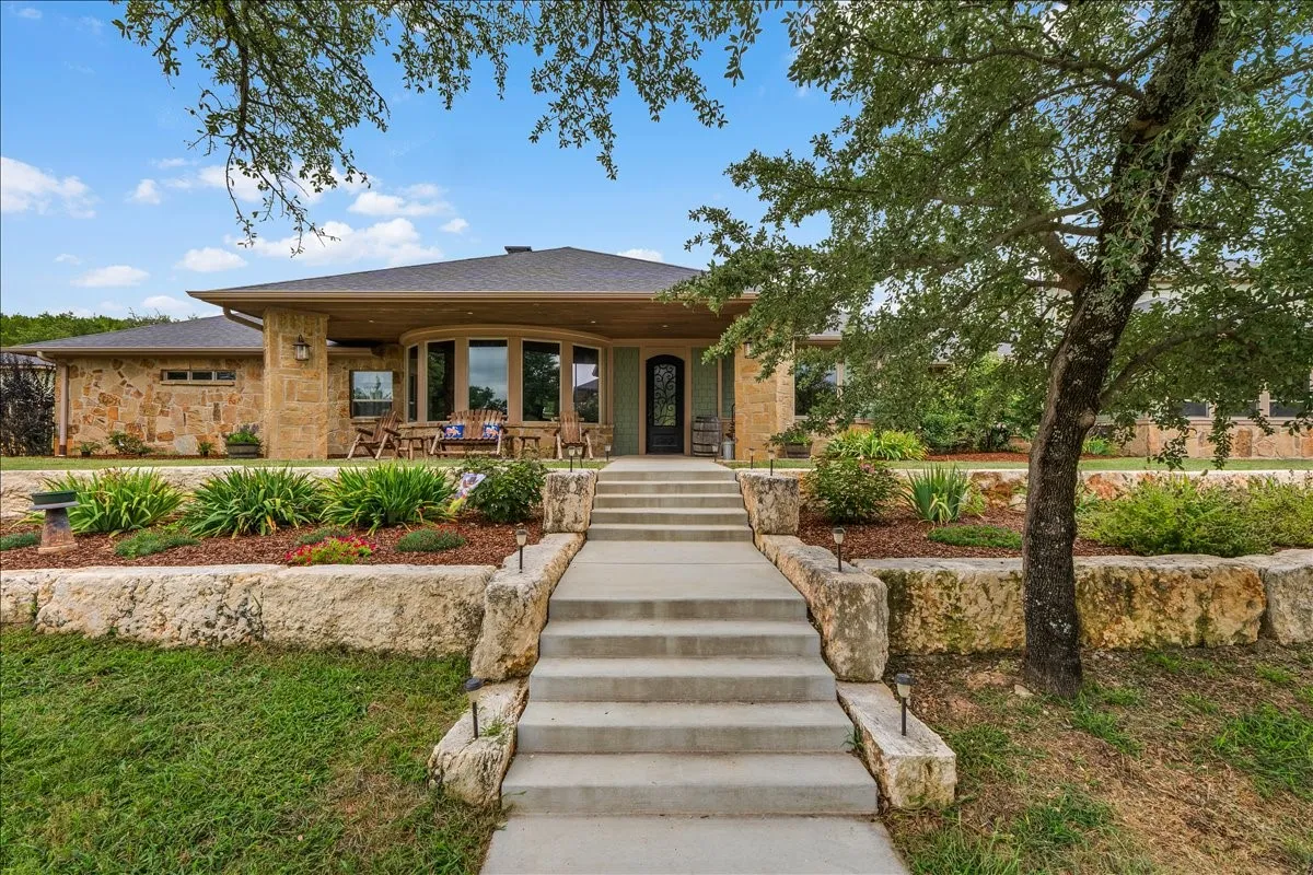 Single Family Residence For Sale in Parker County , 3699 Hott Lane, Weatherford, Texas 76088, 4 Bedroom, 3 Bathroom, 3 Garage spaces, 4,992 Sqft, built in 2017, mls#21314775, Real Estate Agent in Weatherford, Homes For Sale in Parker county, Homes For Sale in Weatherford, Realtor in Weatherford Texas, Real Estate Brokerage Independent Realty Texas, Luminita Cordes Realtor