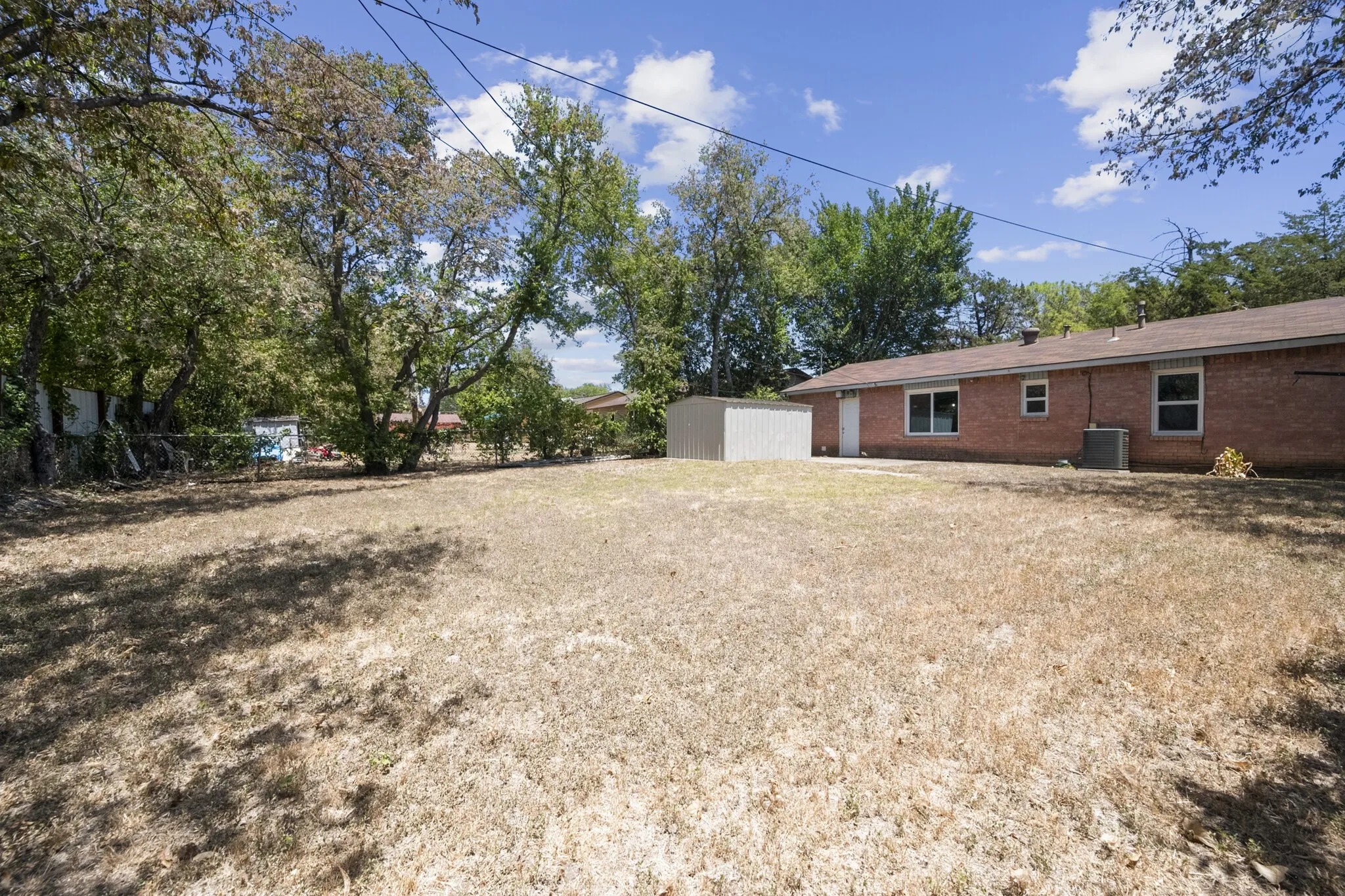 Single Family Residence For Sale in Tarrant County , 4816 Eastover Avenue, Fort Worth, Texas 76119, 3 Bedroom, 1 Bathroom, 1 Garage spaces, 768 Sqft, built in 1959, mls#21338669, Real Estate Agent in Fort Worth, Homes For Sale in Tarrant county, Homes For Sale in Fort Worth, Realtor in Fort Worth Texas, Real Estate Brokerage Independent Realty Texas, Luminita Cordes Realtor