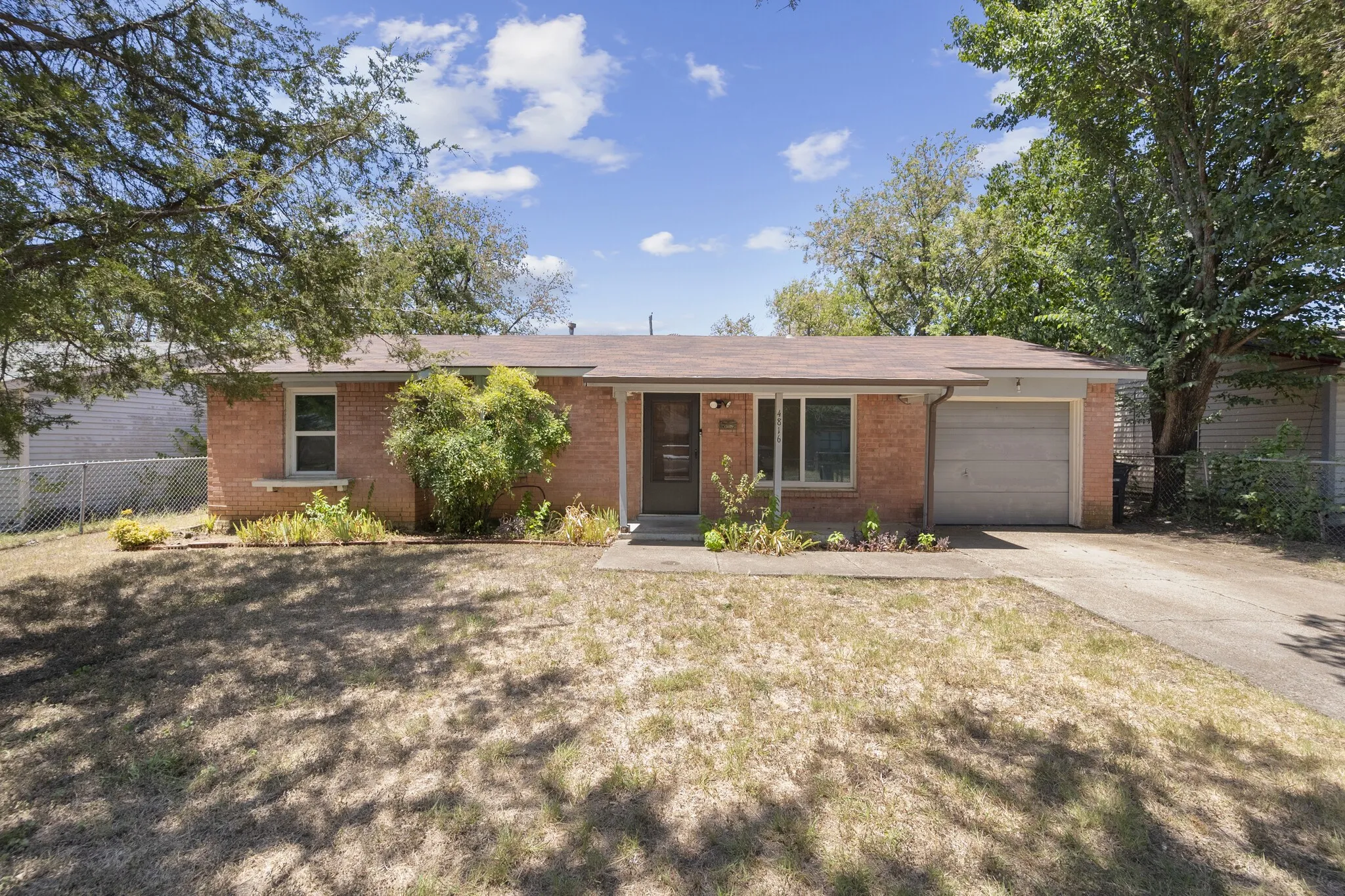 Single Family Residence For Sale in Tarrant County , 4816 Eastover Avenue, Fort Worth, Texas 76119, 3 Bedroom, 1 Bathroom, 1 Garage spaces, 768 Sqft, built in 1959, mls#21338669, Real Estate Agent in Fort Worth, Homes For Sale in Tarrant county, Homes For Sale in Fort Worth, Realtor in Fort Worth Texas, Real Estate Brokerage Independent Realty Texas, Luminita Cordes Realtor