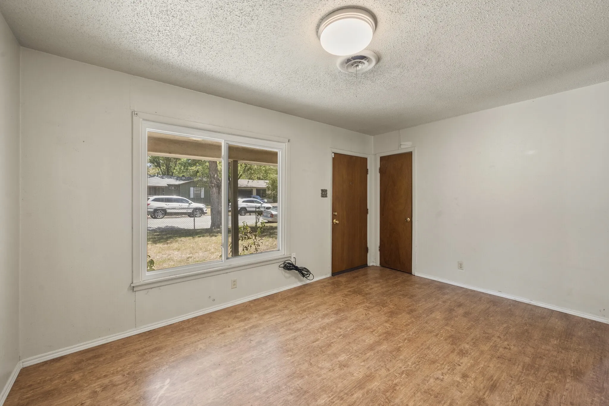 Single Family Residence For Sale in Tarrant County , 4816 Eastover Avenue, Fort Worth, Texas 76119, 3 Bedroom, 1 Bathroom, 1 Garage spaces, 768 Sqft, built in 1959, mls#21338669, Real Estate Agent in Fort Worth, Homes For Sale in Tarrant county, Homes For Sale in Fort Worth, Realtor in Fort Worth Texas, Real Estate Brokerage Independent Realty Texas, Luminita Cordes Realtor
