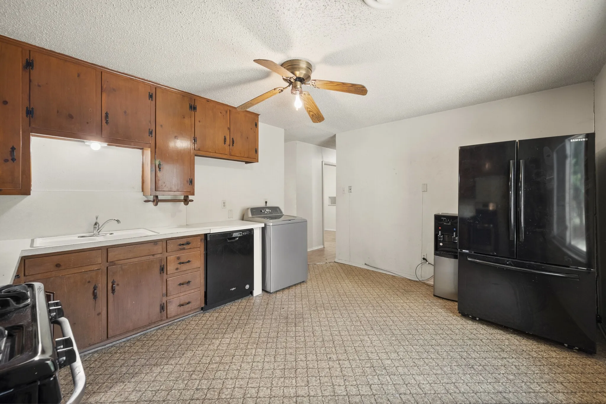 Single Family Residence For Sale in Tarrant County , 4816 Eastover Avenue, Fort Worth, Texas 76119, 3 Bedroom, 1 Bathroom, 1 Garage spaces, 768 Sqft, built in 1959, mls#21338669, Real Estate Agent in Fort Worth, Homes For Sale in Tarrant county, Homes For Sale in Fort Worth, Realtor in Fort Worth Texas, Real Estate Brokerage Independent Realty Texas, Luminita Cordes Realtor