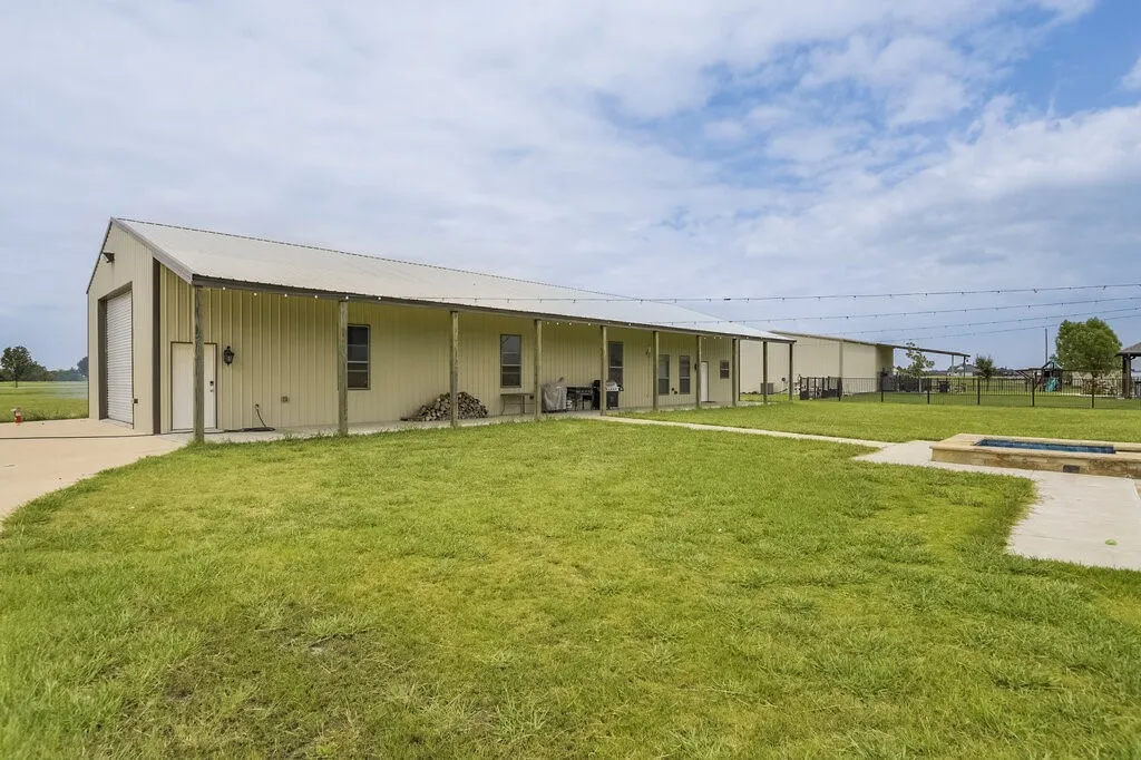 Apartment For Sale in Ellis County , 239 N Armstrong Road, Venus, Texas 76084, 4 Bedrooms, 3 Bathrooms, 3 Garage spaces, 4,531 Sqft, built in 2016, Price $1,050,000, mls#21341608, Real Estate Agent in Venus, Homes For Sale in Ellis county, Homes For Sale in Venus, Realtor in Venus Texas, Real Estate Brokerage Independent Realty Texas, Luminita Cordes Realtor