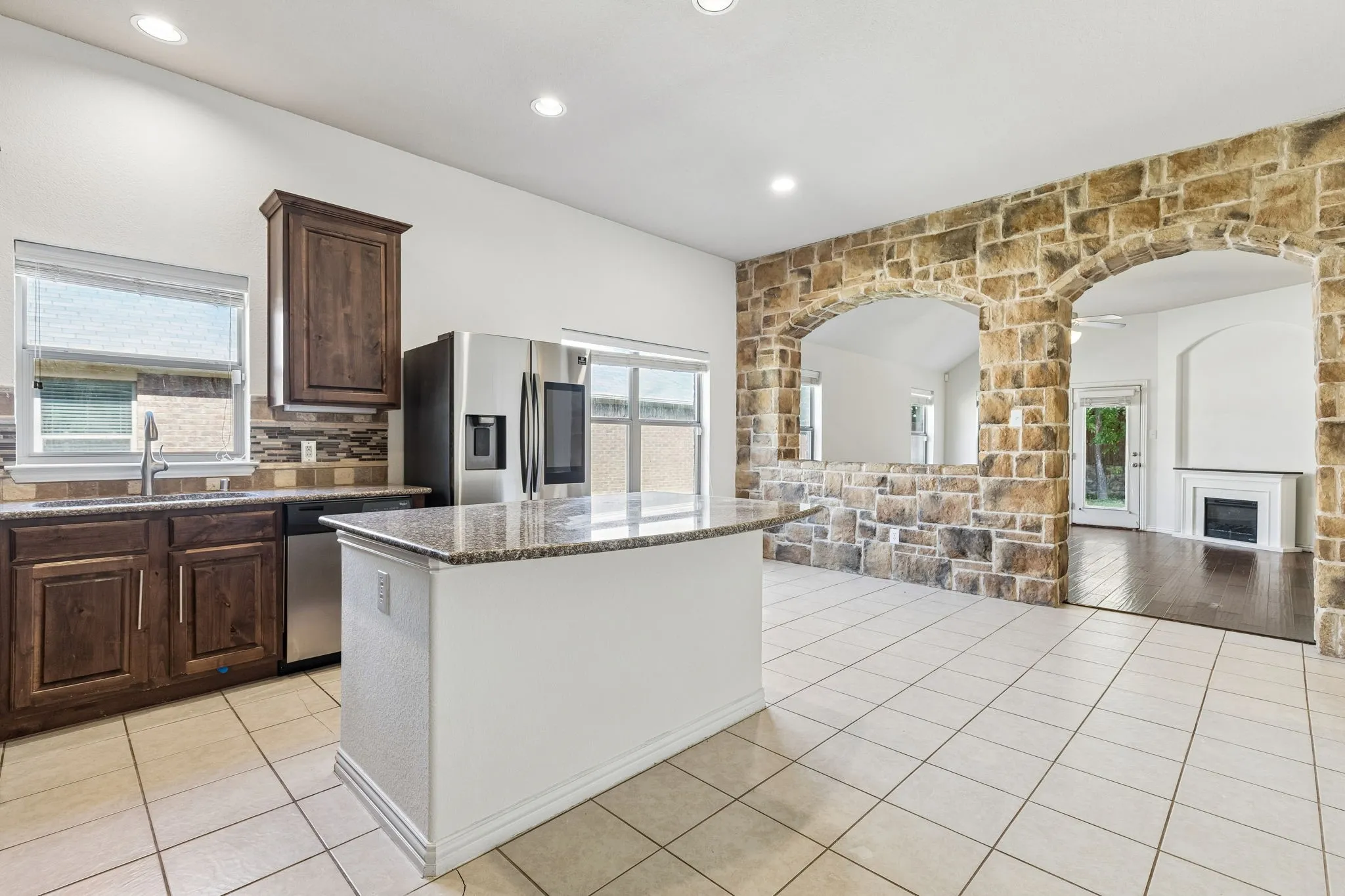 Large Kitchen with Breakfast Bar