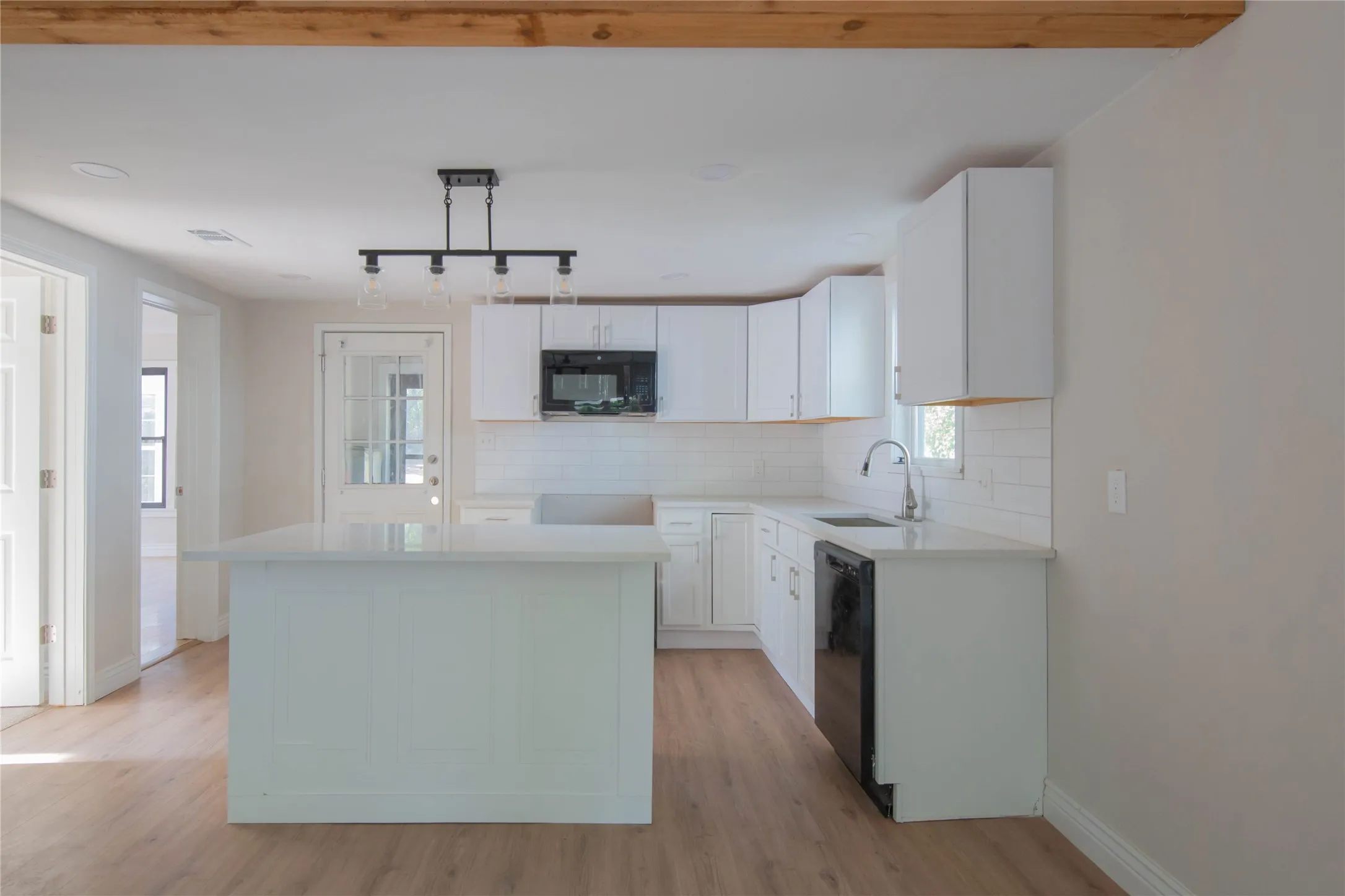 Single Family Residence For Sale in Parker County , 311 Throckmorton, Weatherford, Texas 76086, 3 Bedroom, 3 Bathroom, Garage spaces, 1,648 Sqft, built in 0, mls#21338631, Real Estate Agent in Weatherford, Homes For Sale in Parker county, Homes For Sale in Weatherford, Realtor in Weatherford Texas, Real Estate Brokerage Independent Realty Texas, Luminita Cordes Realtor