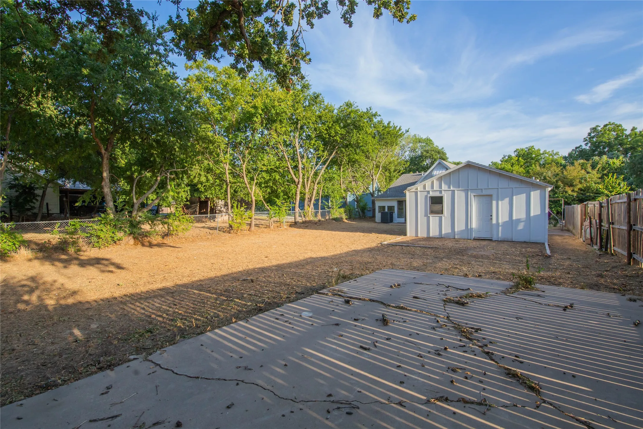 Single Family Residence For Sale in Parker County , 311 Throckmorton, Weatherford, Texas 76086, 3 Bedroom, 3 Bathroom, Garage spaces, 1,648 Sqft, built in 0, mls#21338631, Real Estate Agent in Weatherford, Homes For Sale in Parker county, Homes For Sale in Weatherford, Realtor in Weatherford Texas, Real Estate Brokerage Independent Realty Texas, Luminita Cordes Realtor