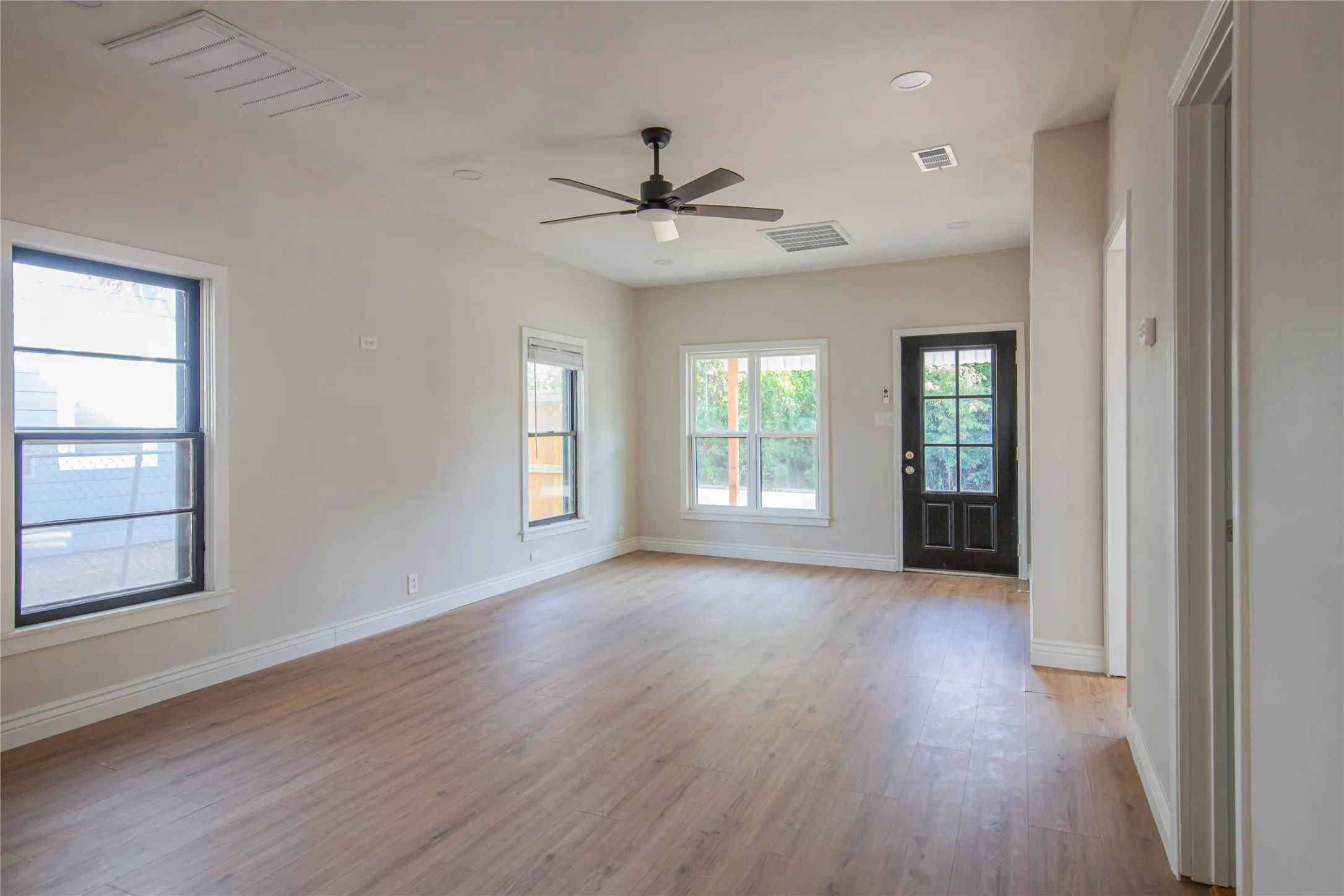 Single Family Residence For Sale in Parker County , 311 Throckmorton, Weatherford, Texas 76086, 3 Bedroom, 3 Bathroom, Garage spaces, 1,648 Sqft, built in 0, mls#21338631, Real Estate Agent in Weatherford, Homes For Sale in Parker county, Homes For Sale in Weatherford, Realtor in Weatherford Texas, Real Estate Brokerage Independent Realty Texas, Luminita Cordes Realtor