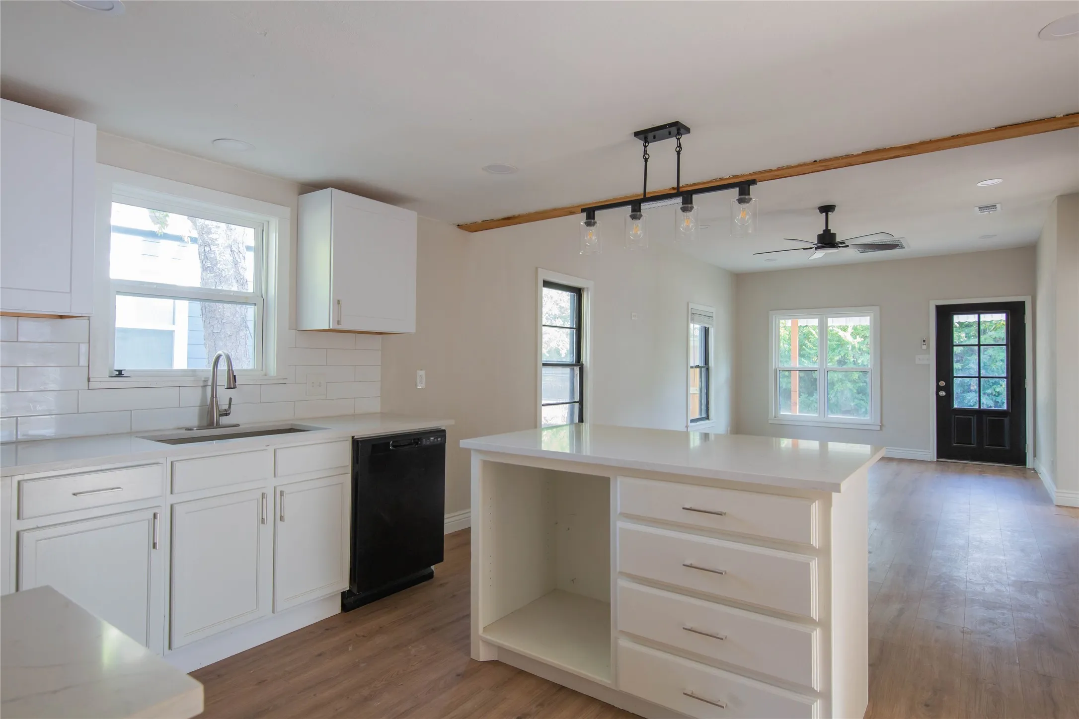 Single Family Residence For Sale in Parker County , 311 Throckmorton, Weatherford, Texas 76086, 3 Bedroom, 3 Bathroom, Garage spaces, 1,648 Sqft, built in 0, mls#21338631, Real Estate Agent in Weatherford, Homes For Sale in Parker county, Homes For Sale in Weatherford, Realtor in Weatherford Texas, Real Estate Brokerage Independent Realty Texas, Luminita Cordes Realtor