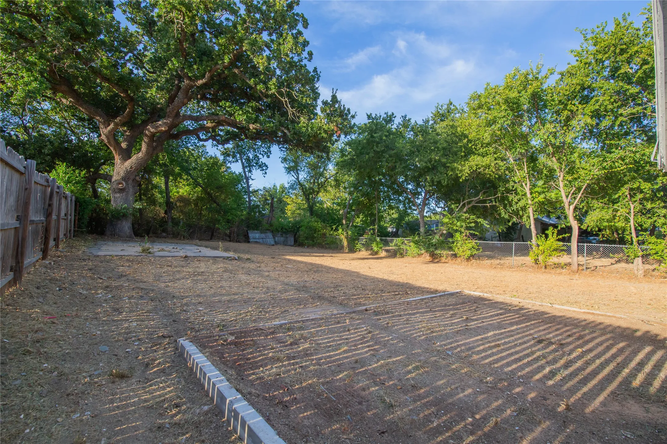 Single Family Residence For Sale in Parker County , 311 Throckmorton, Weatherford, Texas 76086, 3 Bedroom, 3 Bathroom, Garage spaces, 1,648 Sqft, built in 0, mls#21338631, Real Estate Agent in Weatherford, Homes For Sale in Parker county, Homes For Sale in Weatherford, Realtor in Weatherford Texas, Real Estate Brokerage Independent Realty Texas, Luminita Cordes Realtor