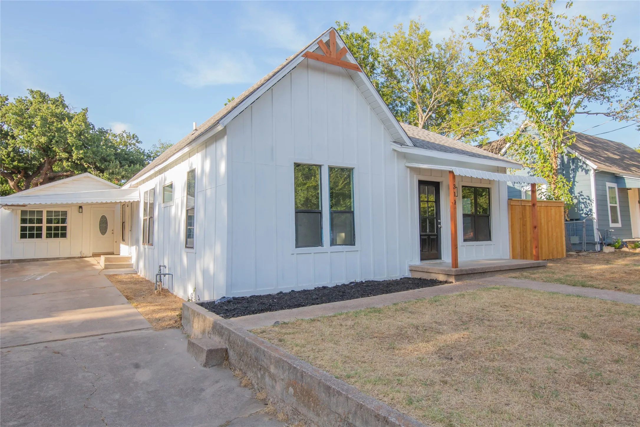 Single Family Residence For Sale in Parker County , 311 Throckmorton, Weatherford, Texas 76086, 3 Bedroom, 3 Bathroom, Garage spaces, 1,648 Sqft, built in 0, mls#21338631, Real Estate Agent in Weatherford, Homes For Sale in Parker county, Homes For Sale in Weatherford, Realtor in Weatherford Texas, Real Estate Brokerage Independent Realty Texas, Luminita Cordes Realtor