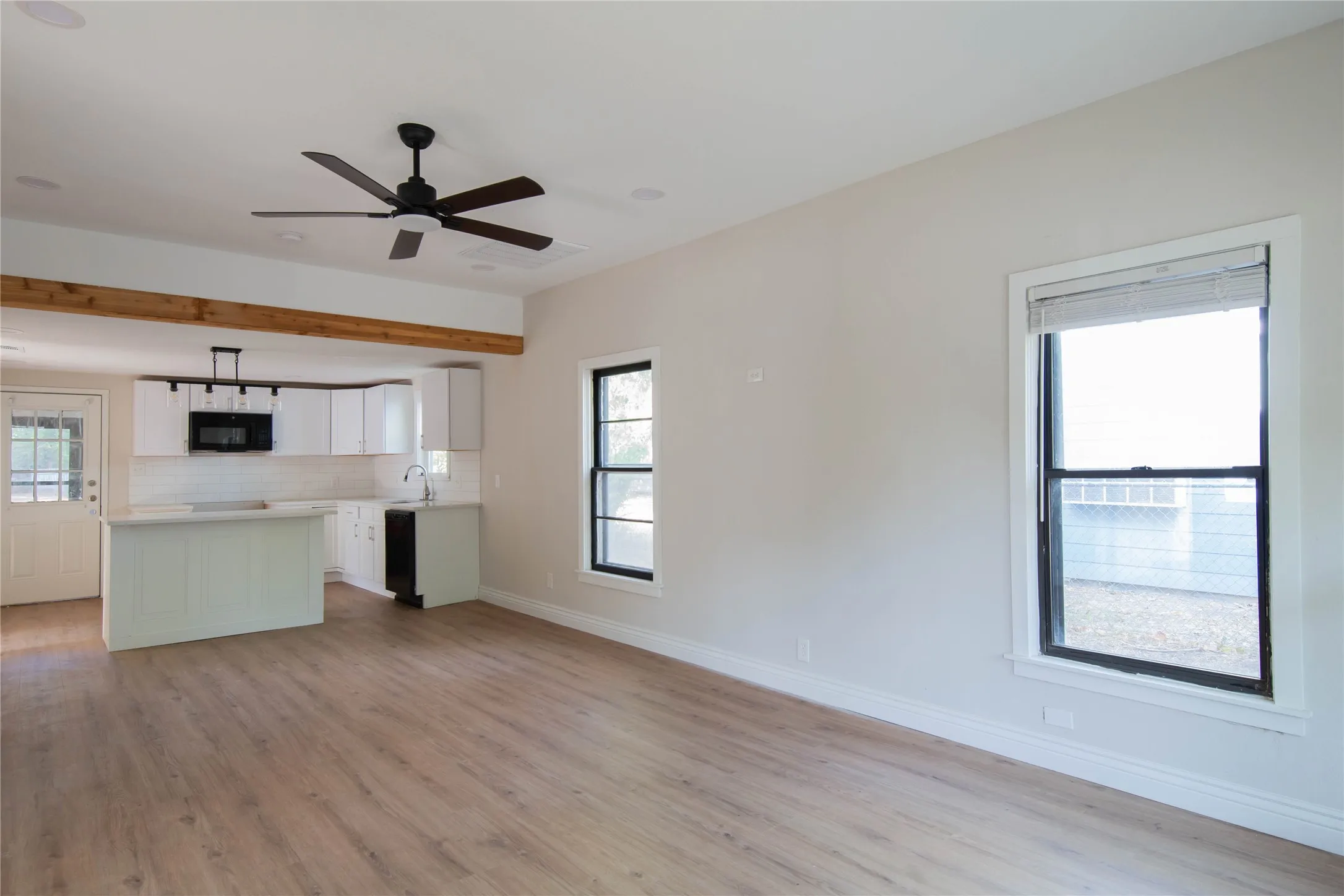 Single Family Residence For Sale in Parker County , 311 Throckmorton, Weatherford, Texas 76086, 3 Bedroom, 3 Bathroom, Garage spaces, 1,648 Sqft, built in 0, mls#21338631, Real Estate Agent in Weatherford, Homes For Sale in Parker county, Homes For Sale in Weatherford, Realtor in Weatherford Texas, Real Estate Brokerage Independent Realty Texas, Luminita Cordes Realtor