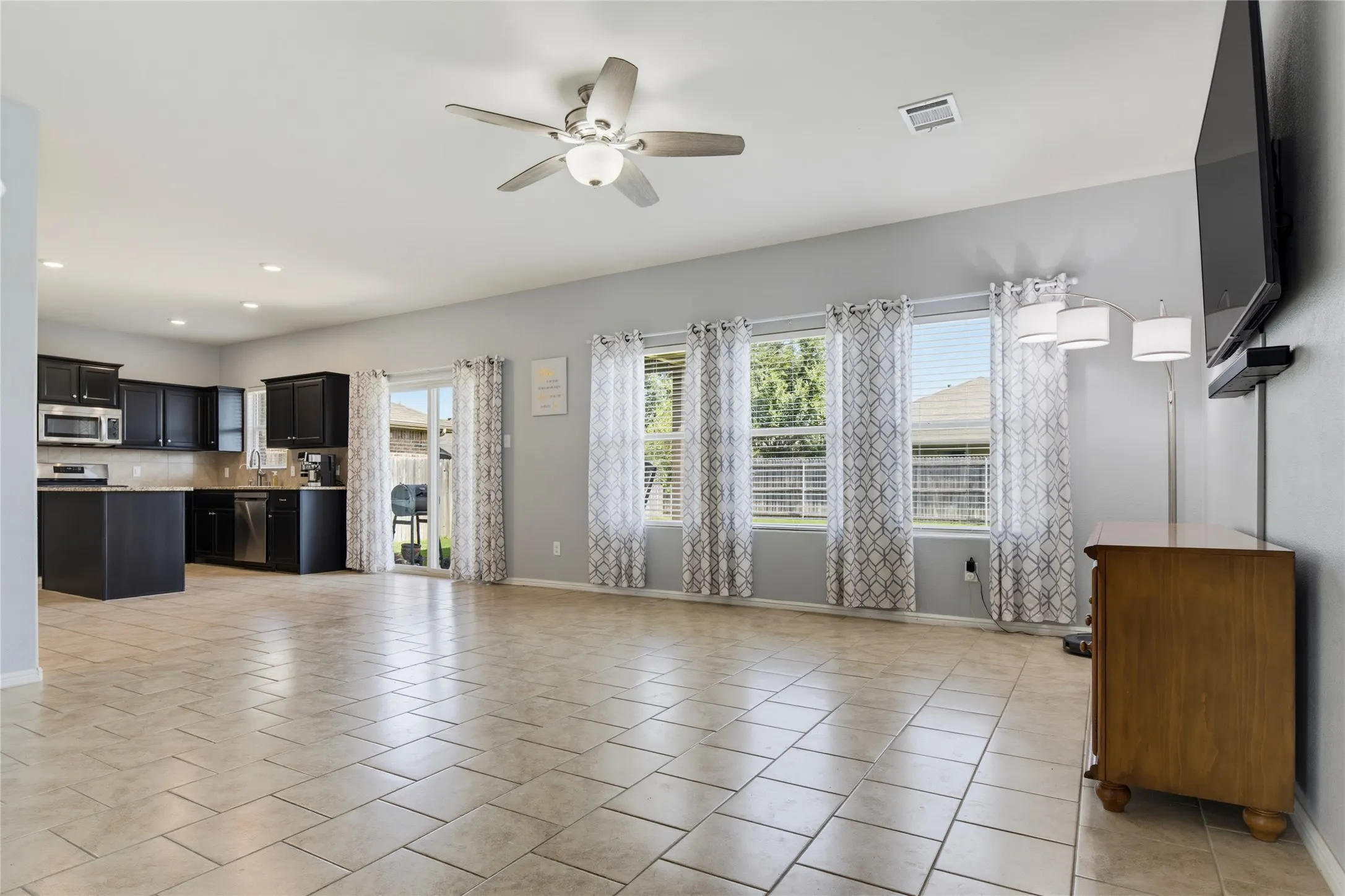 Single Family Residence For Sale in Tarrant County , 753 Rutherford Drive, Crowley, Texas 76036, 3 Bedroom, 3 Bathroom, 2 Garage spaces, 2,038 Sqft, built in 2018, mls#21339053, Real Estate Agent in Crowley, Homes For Sale in Tarrant county, Homes For Sale in Crowley, Realtor in Crowley Texas, Real Estate Brokerage Independent Realty Texas, Luminita Cordes Realtor