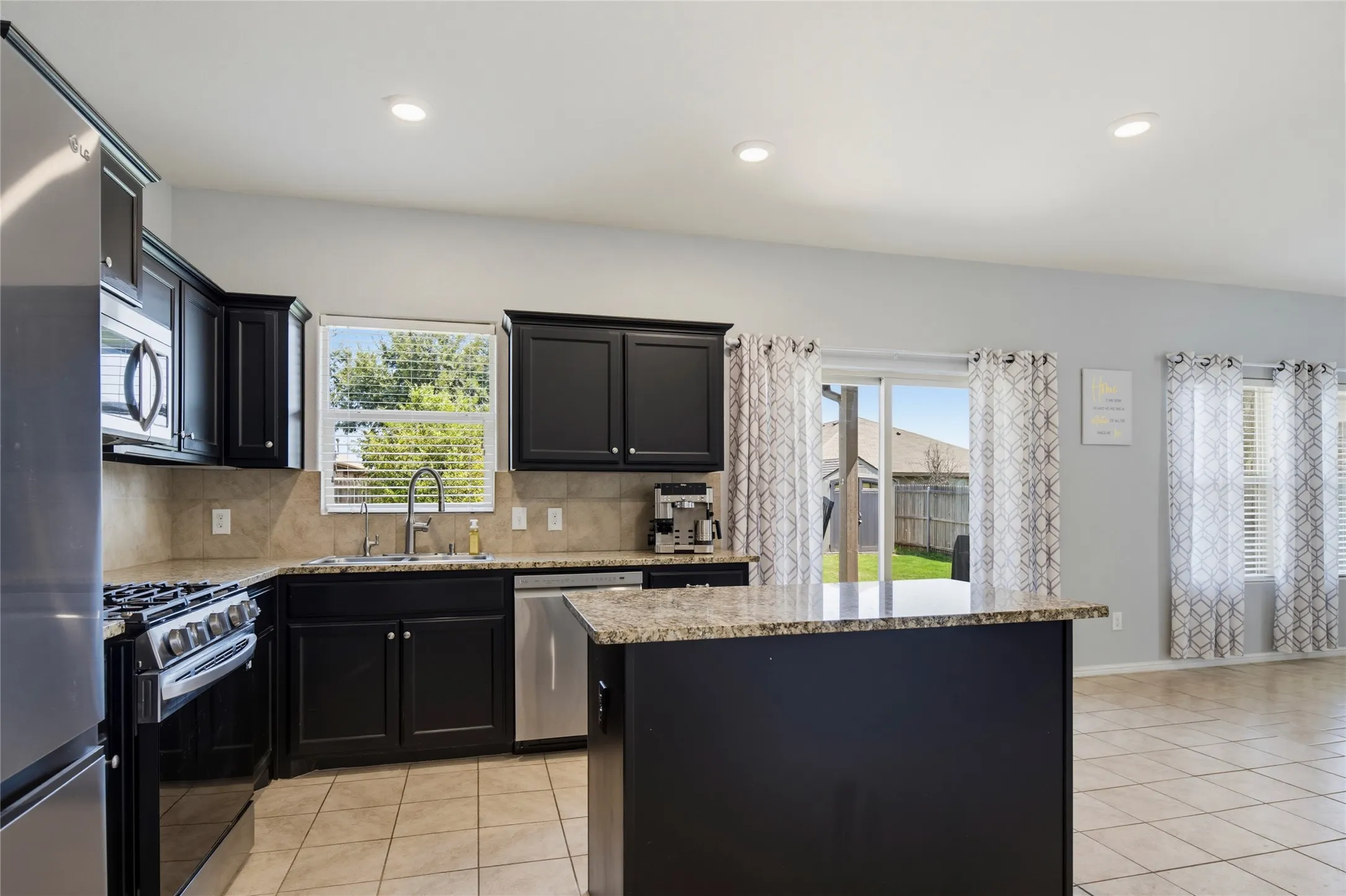 Single Family Residence For Sale in Tarrant County , 753 Rutherford Drive, Crowley, Texas 76036, 3 Bedroom, 3 Bathroom, 2 Garage spaces, 2,038 Sqft, built in 2018, mls#21339053, Real Estate Agent in Crowley, Homes For Sale in Tarrant county, Homes For Sale in Crowley, Realtor in Crowley Texas, Real Estate Brokerage Independent Realty Texas, Luminita Cordes Realtor