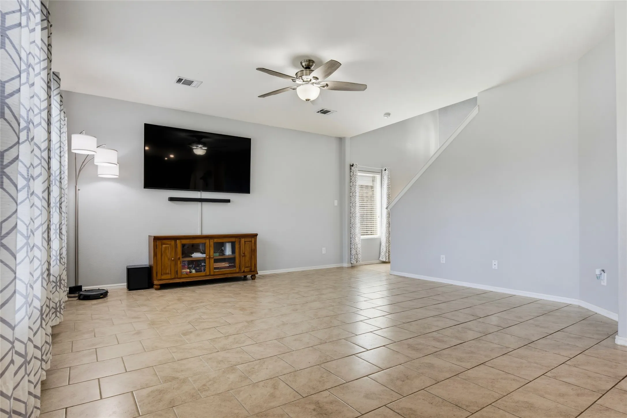 Single Family Residence For Sale in Tarrant County , 753 Rutherford Drive, Crowley, Texas 76036, 3 Bedroom, 3 Bathroom, 2 Garage spaces, 2,038 Sqft, built in 2018, mls#21339053, Real Estate Agent in Crowley, Homes For Sale in Tarrant county, Homes For Sale in Crowley, Realtor in Crowley Texas, Real Estate Brokerage Independent Realty Texas, Luminita Cordes Realtor