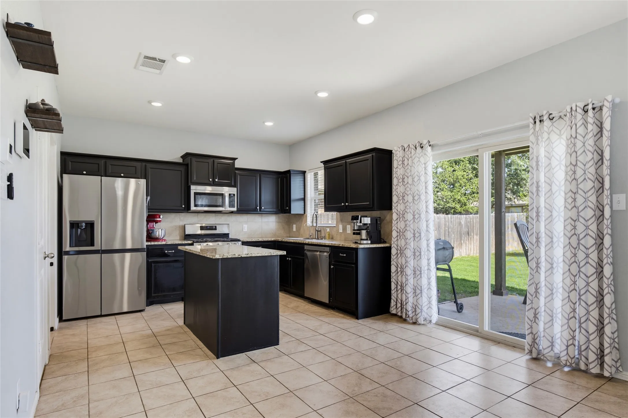 Single Family Residence For Sale in Tarrant County , 753 Rutherford Drive, Crowley, Texas 76036, 3 Bedroom, 3 Bathroom, 2 Garage spaces, 2,038 Sqft, built in 2018, mls#21339053, Real Estate Agent in Crowley, Homes For Sale in Tarrant county, Homes For Sale in Crowley, Realtor in Crowley Texas, Real Estate Brokerage Independent Realty Texas, Luminita Cordes Realtor