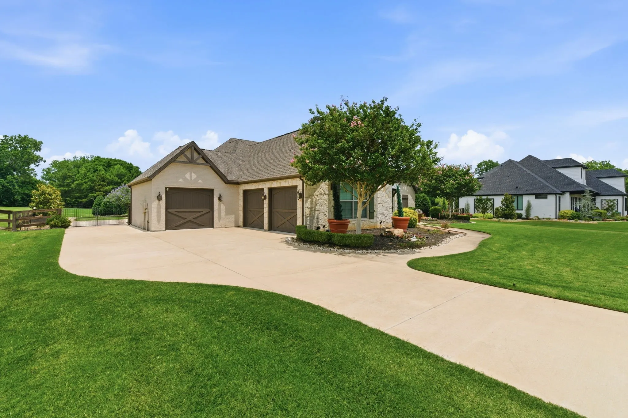 Single Family Residence For Sale in Denton County , 904 Fincher Trail, Argyle, Texas 76226, 5 Bedrooms, 5 Bathrooms, 3 Garage spaces, 4,158 Sqft, built in 2017, Price $1,675,000, mls#21339067, Real Estate Agent in Argyle, Homes For Sale in Denton county, Homes For Sale in Argyle, Realtor in Argyle Texas, Real Estate Brokerage Independent Realty Texas, Luminita Cordes Realtor