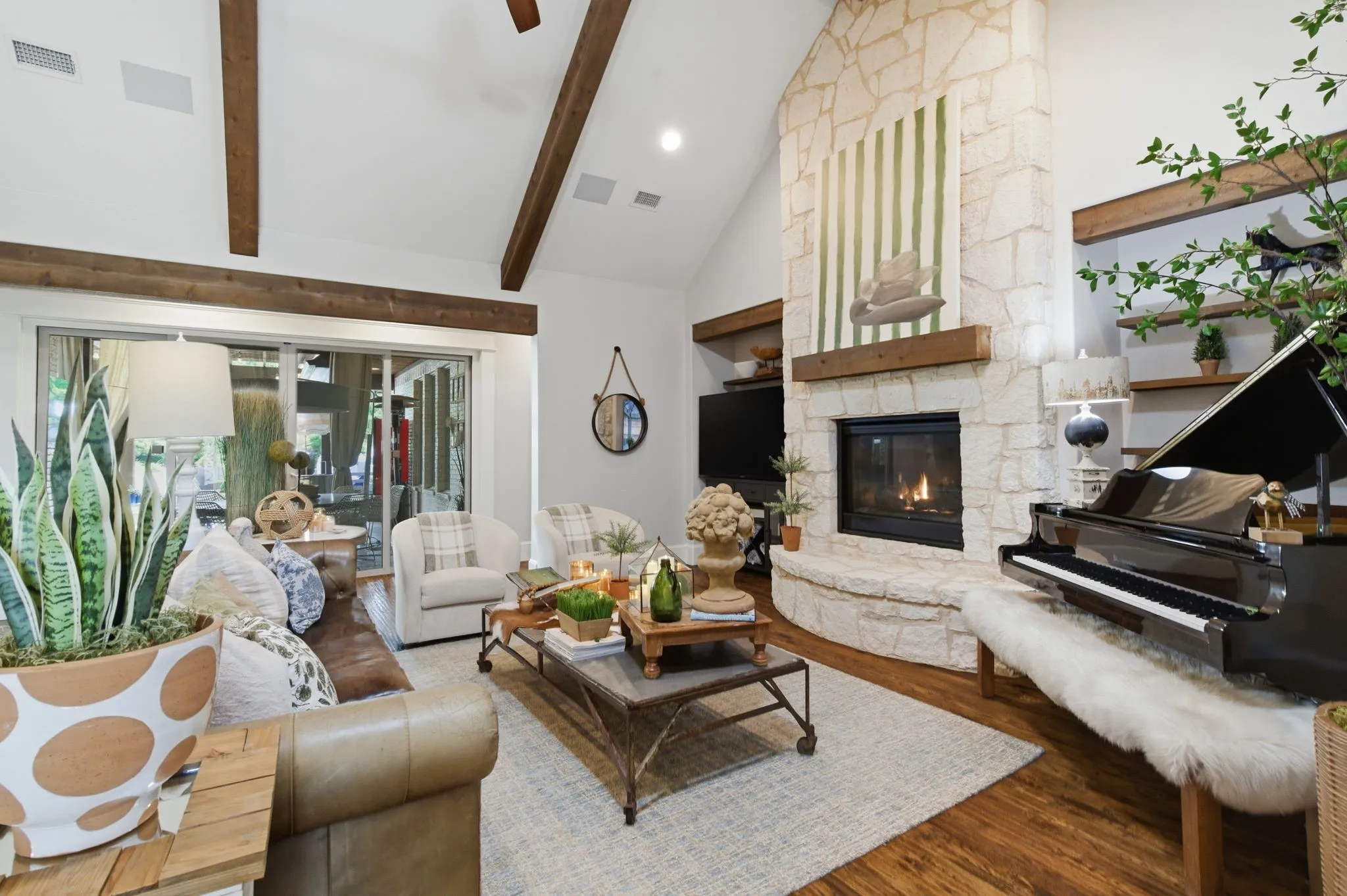 Single Family Residence For Sale in Denton County , 904 Fincher Trail, Argyle, Texas 76226, 5 Bedrooms, 5 Bathrooms, 3 Garage spaces, 4,158 Sqft, built in 2017, Price $1,675,000, mls#21339067, Real Estate Agent in Argyle, Homes For Sale in Denton county, Homes For Sale in Argyle, Realtor in Argyle Texas, Real Estate Brokerage Independent Realty Texas, Luminita Cordes Realtor