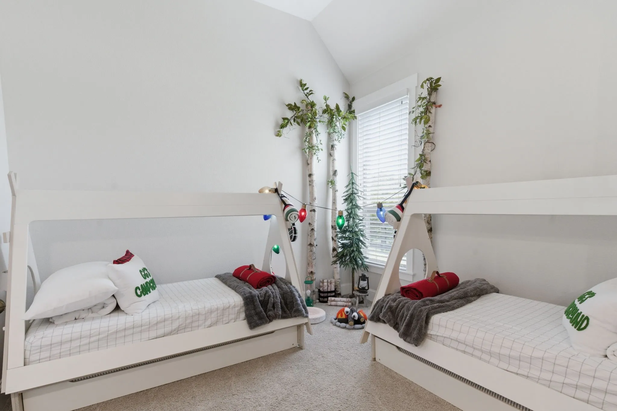 Single Family Residence For Sale in Denton County , 904 Fincher Trail, Argyle, Texas 76226, 5 Bedrooms, 5 Bathrooms, 3 Garage spaces, 4,158 Sqft, built in 2017, Price $1,675,000, mls#21339067, Real Estate Agent in Argyle, Homes For Sale in Denton county, Homes For Sale in Argyle, Realtor in Argyle Texas, Real Estate Brokerage Independent Realty Texas, Luminita Cordes Realtor