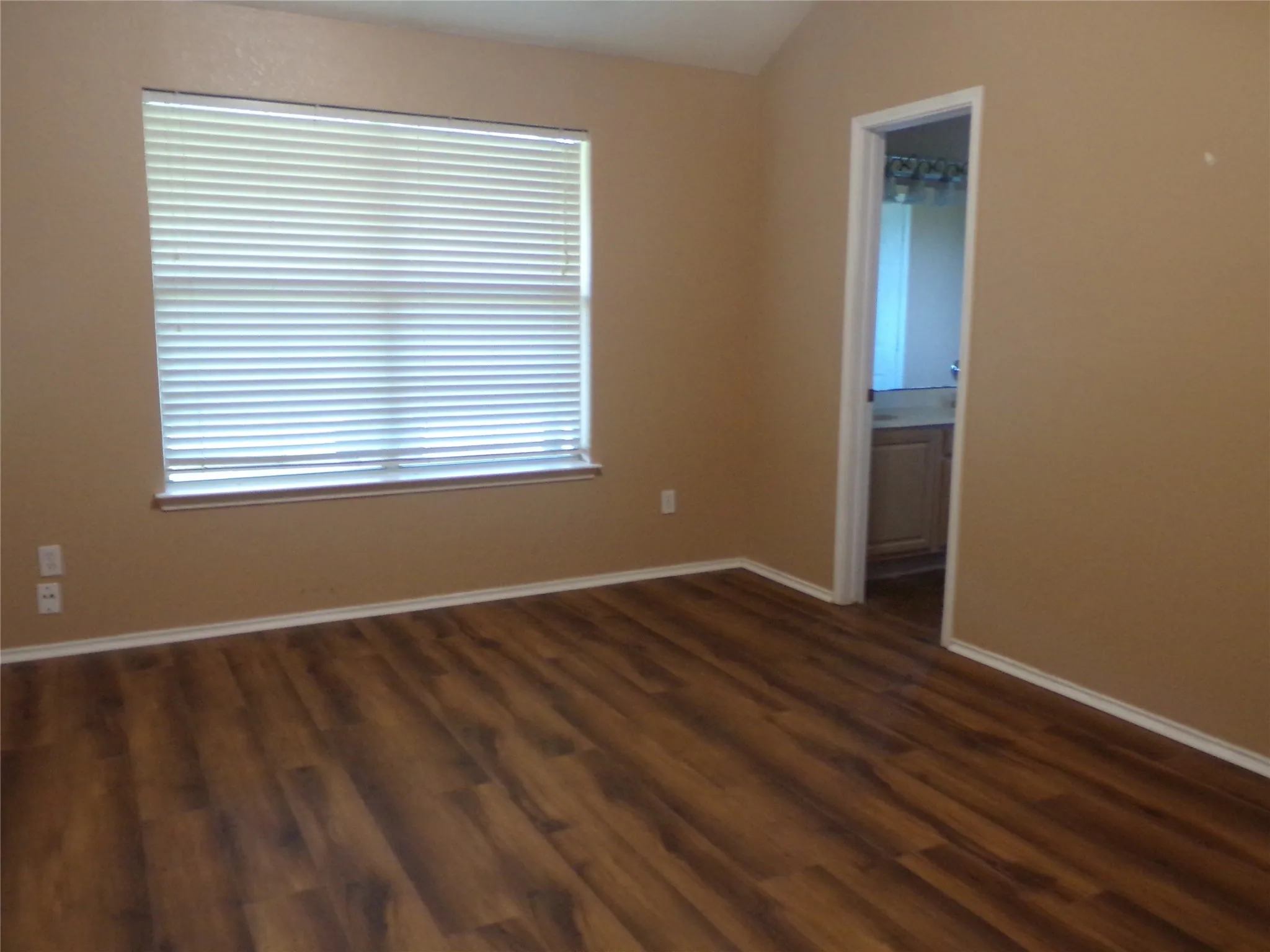 Single Family Residence For Rent in Hood County , 4708 Topaz Lane, Granbury, Texas 76049, 3 Bedroom, 2 Bathroom, 2 Garage spaces, 1,445 Sqft, built in 2005, mls#21341847, Real Estate Agent in Granbury, Homes For Rent in Hood county, Homes For Rent in Granbury, Realtor in Granbury Texas, Real Estate Brokerage Independent Realty Texas, Luminita Cordes Realtor