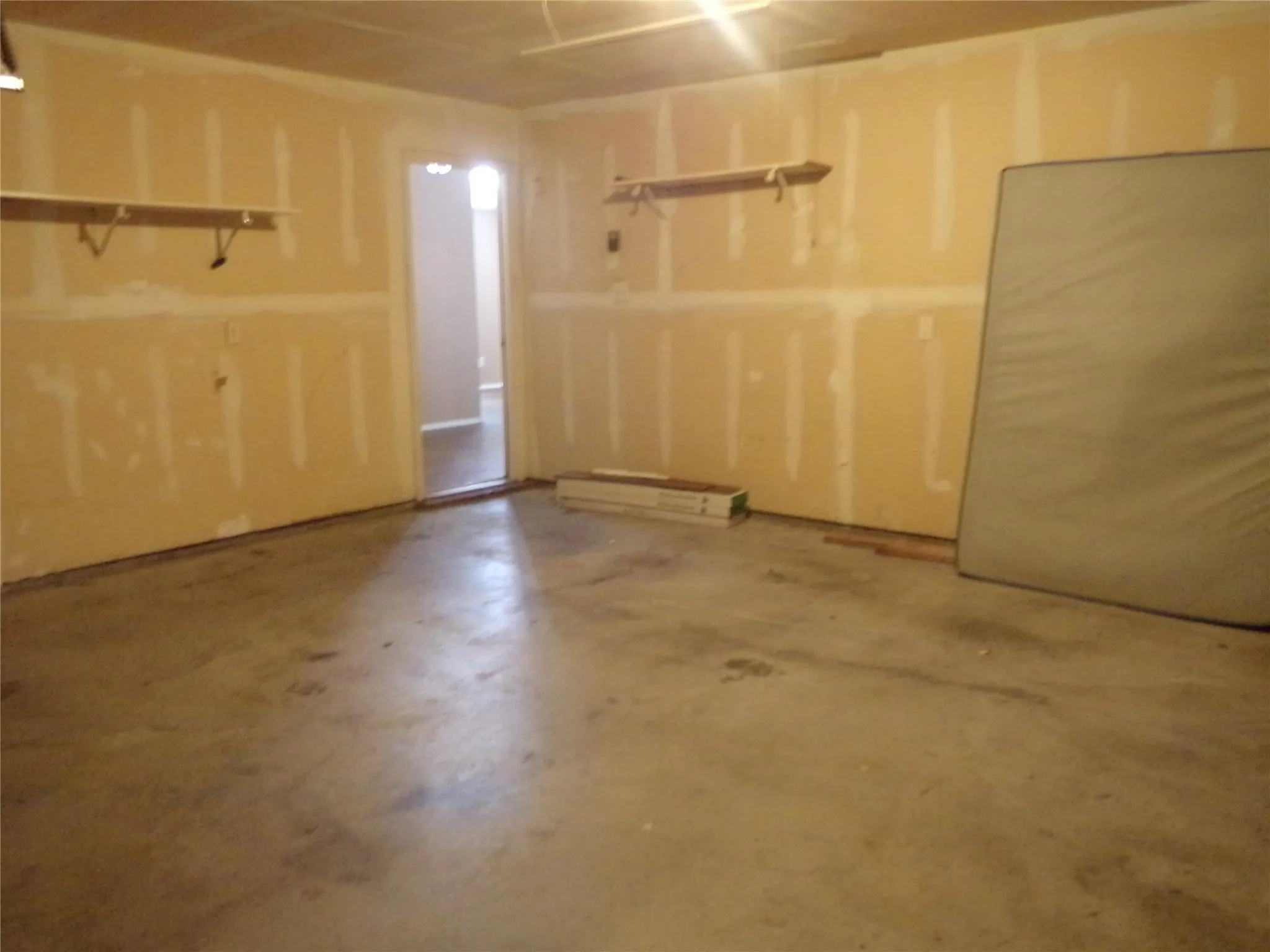 Single Family Residence For Rent in Hood County , 4708 Topaz Lane, Granbury, Texas 76049, 3 Bedroom, 2 Bathroom, 2 Garage spaces, 1,445 Sqft, built in 2005, mls#21341847, Real Estate Agent in Granbury, Homes For Rent in Hood county, Homes For Rent in Granbury, Realtor in Granbury Texas, Real Estate Brokerage Independent Realty Texas, Luminita Cordes Realtor