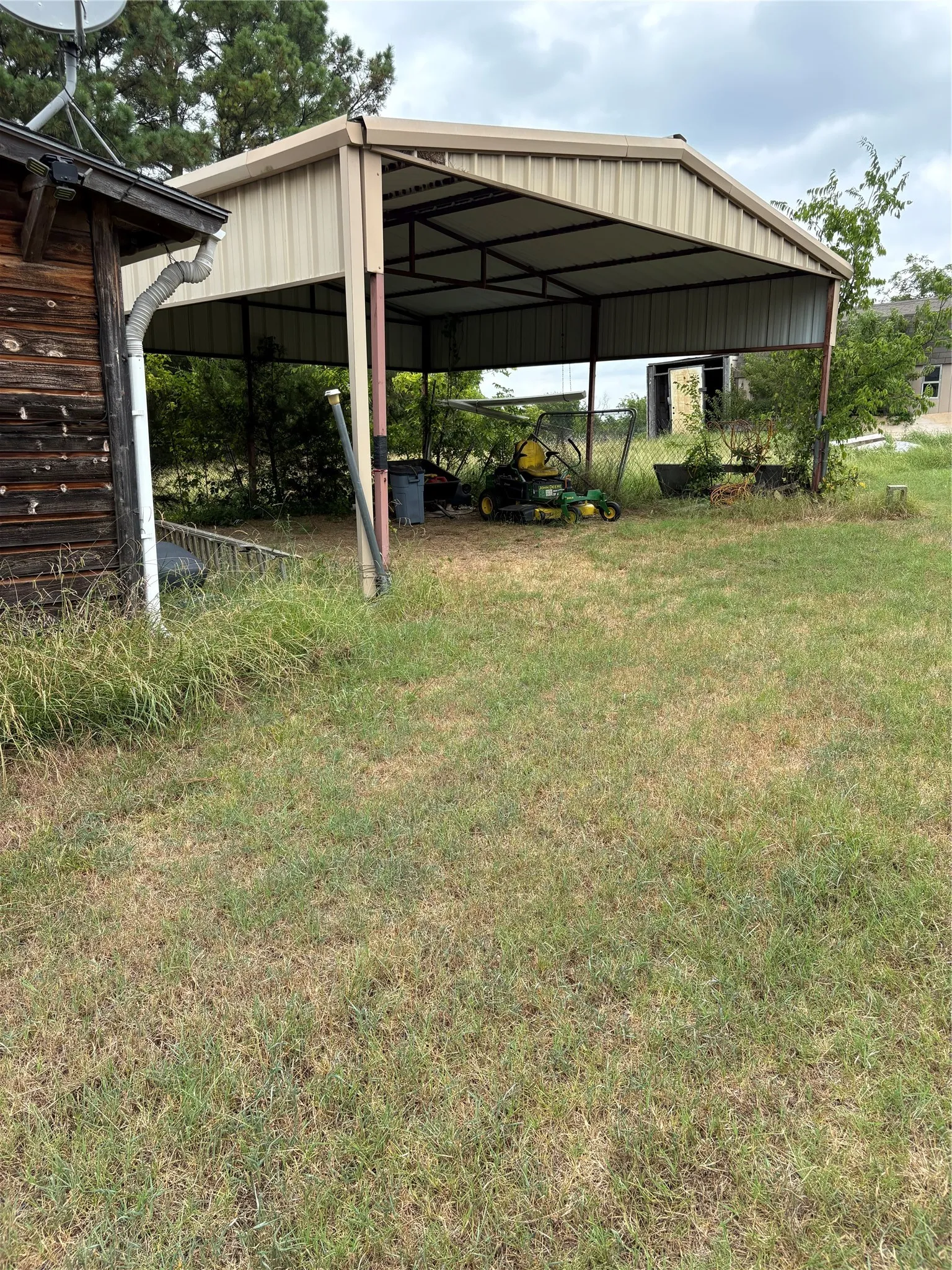 Single Family Residence For Sale in Fannin County , 3576 N Fm 1752, Savoy, Texas 75479, 4 Bedroom, 2 Bathroom, Garage spaces, 1,804 Sqft, built in 1993, mls#21341853, Real Estate Agent in Savoy, Homes For Sale in Fannin county, Homes For Sale in Savoy, Realtor in Savoy Texas, Real Estate Brokerage Independent Realty Texas, Luminita Cordes Realtor