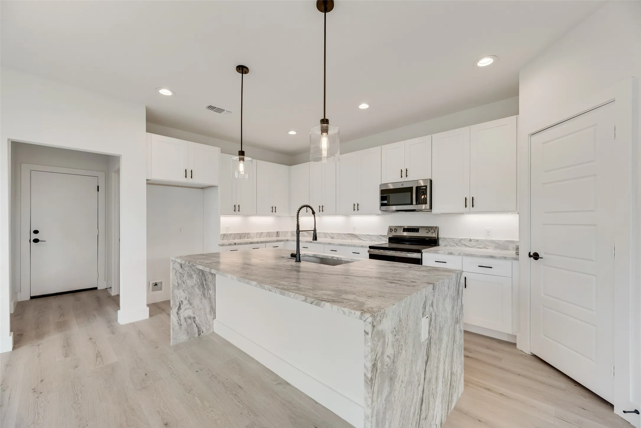 Single Family Residence For Sale in Dallas County , 2326 Fairfax Drive, Irving, Texas 75060, 3 Bedroom, 3 Bathroom, 2 Garage spaces, 2,047 Sqft, built in 2025, mls#21341859, Real Estate Agent in Irving, Homes For Sale in Dallas county, Homes For Sale in Irving, Realtor in Irving Texas, Real Estate Brokerage Independent Realty Texas, Luminita Cordes Realtor