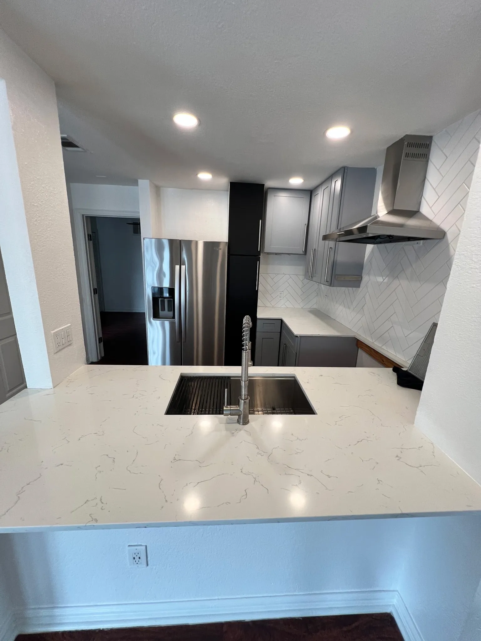 Condominium For Sale in Tarrant County , 2307 Balsam Drive L213, Arlington, Texas 76006, 1 Bedroom, 1 Bathroom, Garage spaces, 774 Sqft, built in 1983, Price $138,000, mls#21341844, Real Estate Agent in Arlington, Homes For Sale in Tarrant county, Homes For Sale in Arlington, Realtor in Arlington Texas, Real Estate Brokerage Independent Realty Texas, Luminita Cordes Realtor