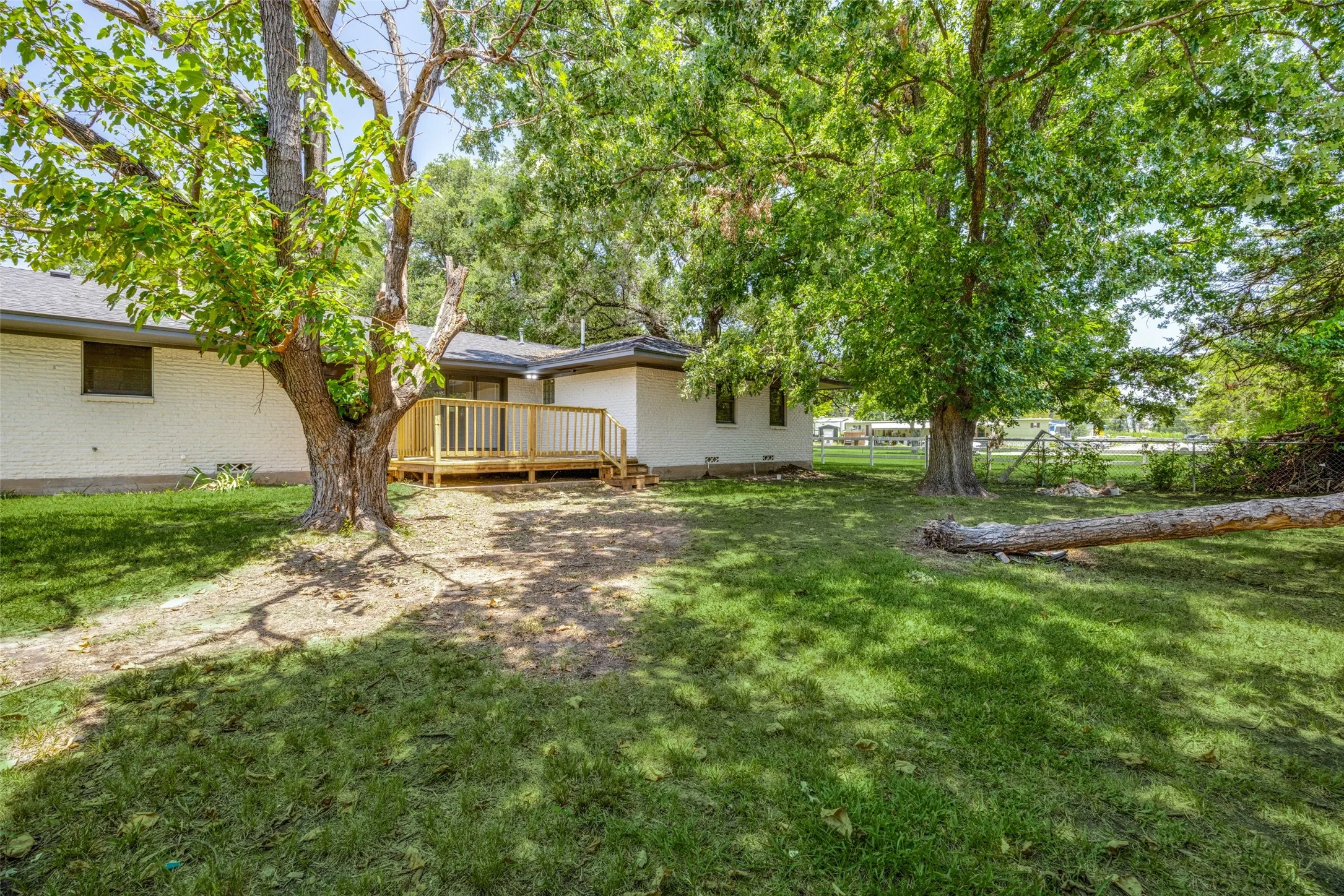 Single Family Residence For Sale in Grayson County , 122 Mercer Drive, Sherman, Texas 75090, 3 Bedroom, 2 Bathroom, 2 Garage spaces, 1,981 Sqft, built in 1960, mls#21340808, Real Estate Agent in Sherman, Homes For Sale in Grayson county, Homes For Sale in Sherman, Realtor in Sherman Texas, Real Estate Brokerage Independent Realty Texas, Luminita Cordes Realtor