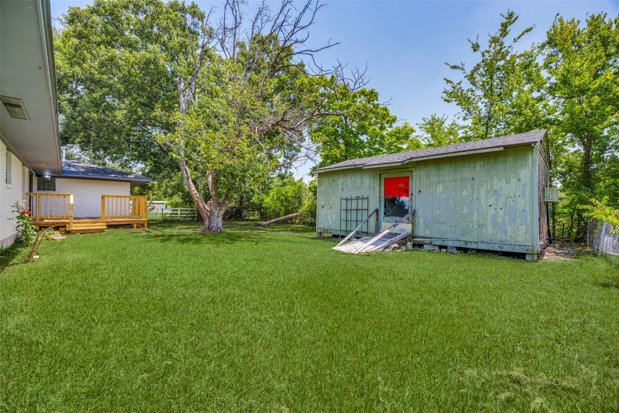 Single Family Residence For Sale in Grayson County , 122 Mercer Drive, Sherman, Texas 75090, 3 Bedroom, 2 Bathroom, 2 Garage spaces, 1,981 Sqft, built in 1960, mls#21340808, Real Estate Agent in Sherman, Homes For Sale in Grayson county, Homes For Sale in Sherman, Realtor in Sherman Texas, Real Estate Brokerage Independent Realty Texas, Luminita Cordes Realtor