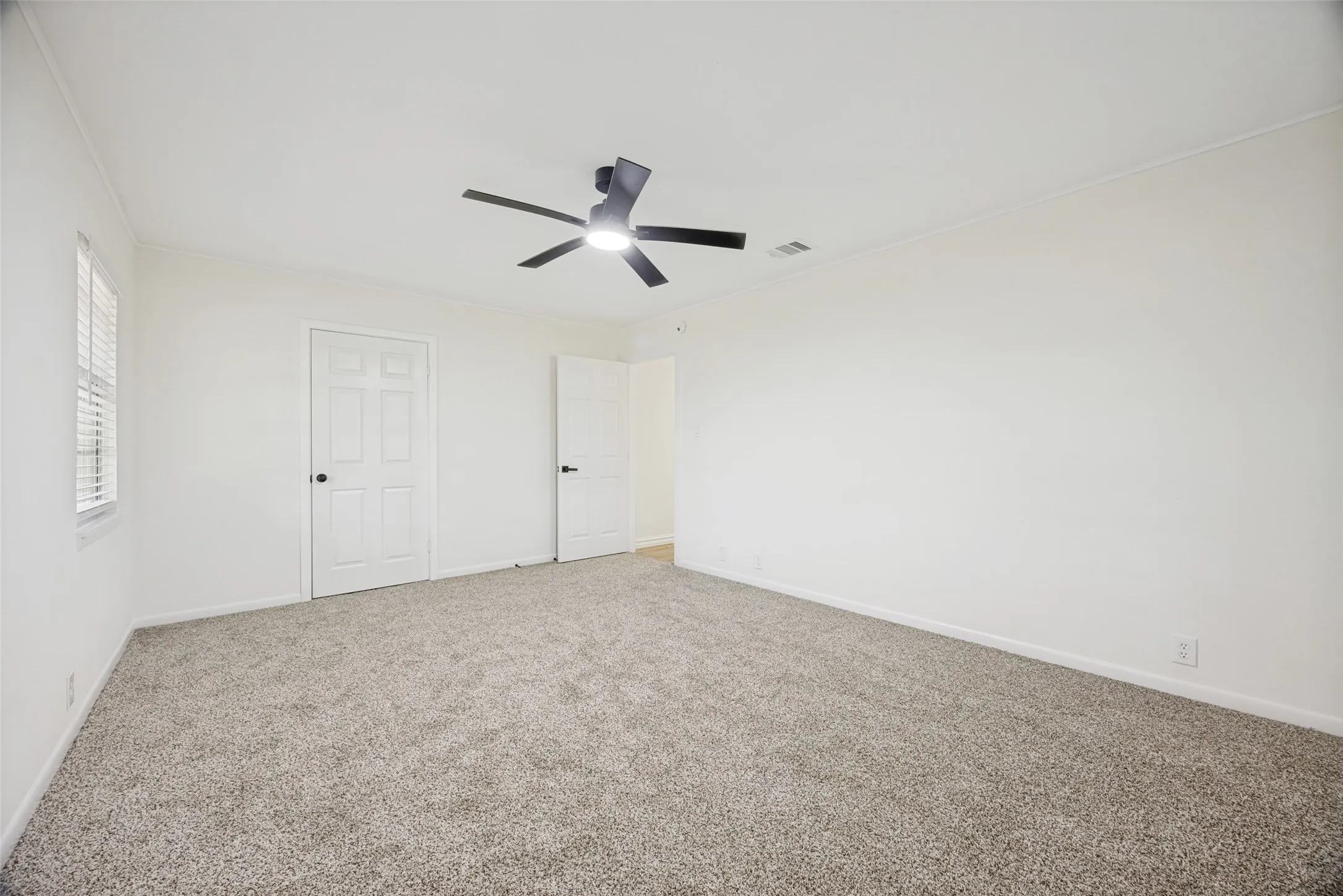 Single Family Residence For Sale in Grayson County , 122 Mercer Drive, Sherman, Texas 75090, 3 Bedroom, 2 Bathroom, 2 Garage spaces, 1,981 Sqft, built in 1960, mls#21340808, Real Estate Agent in Sherman, Homes For Sale in Grayson county, Homes For Sale in Sherman, Realtor in Sherman Texas, Real Estate Brokerage Independent Realty Texas, Luminita Cordes Realtor