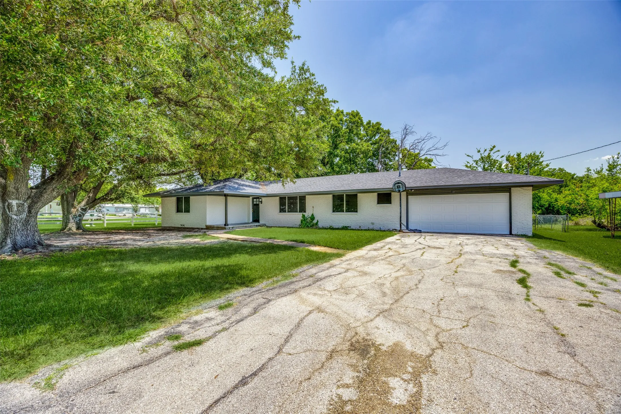Single Family Residence For Sale in Grayson County , 122 Mercer Drive, Sherman, Texas 75090, 3 Bedroom, 2 Bathroom, 2 Garage spaces, 1,981 Sqft, built in 1960, mls#21340808, Real Estate Agent in Sherman, Homes For Sale in Grayson county, Homes For Sale in Sherman, Realtor in Sherman Texas, Real Estate Brokerage Independent Realty Texas, Luminita Cordes Realtor