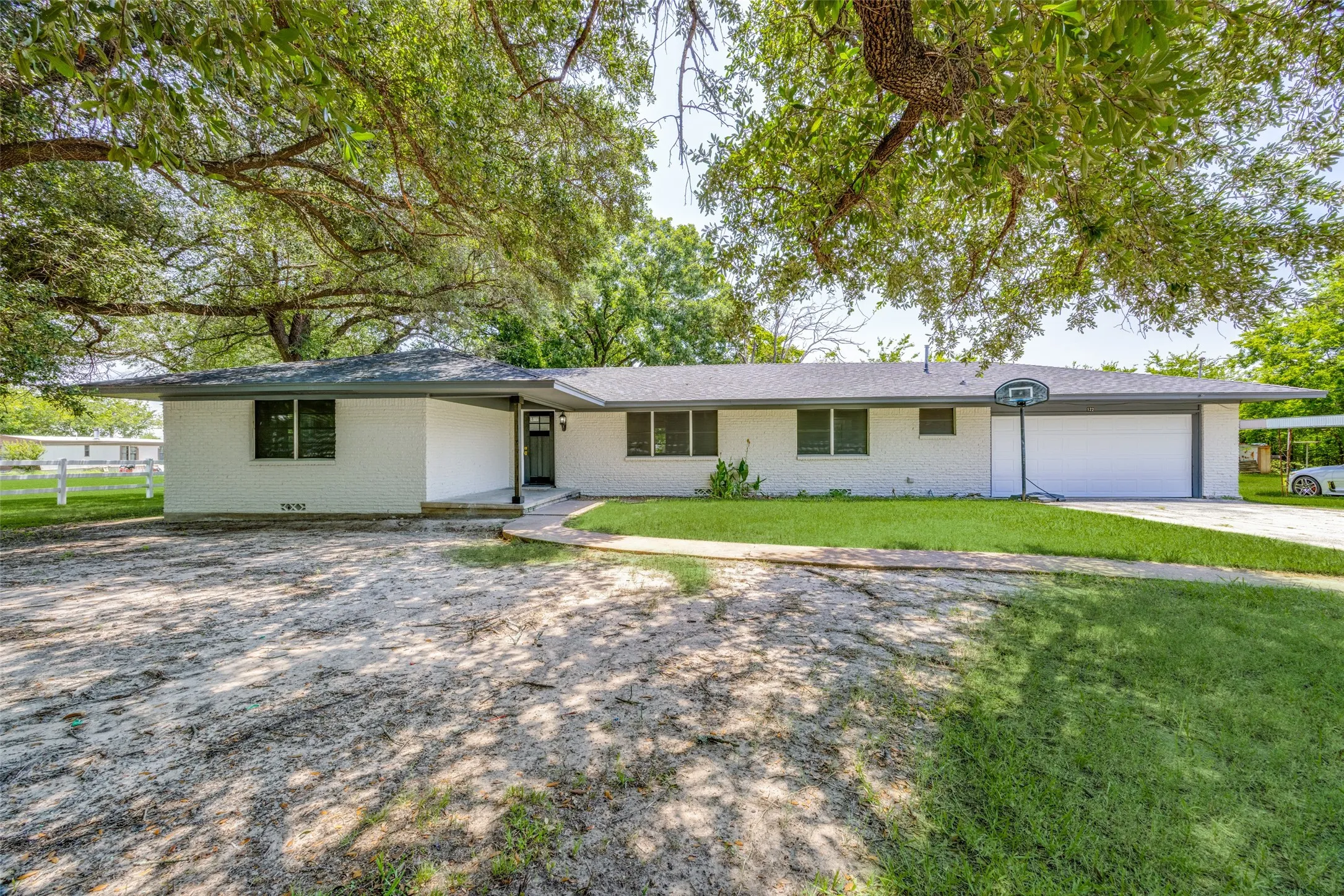 Single Family Residence For Sale in Grayson County , 122 Mercer Drive, Sherman, Texas 75090, 3 Bedroom, 2 Bathroom, 2 Garage spaces, 1,981 Sqft, built in 1960, mls#21340808, Real Estate Agent in Sherman, Homes For Sale in Grayson county, Homes For Sale in Sherman, Realtor in Sherman Texas, Real Estate Brokerage Independent Realty Texas, Luminita Cordes Realtor