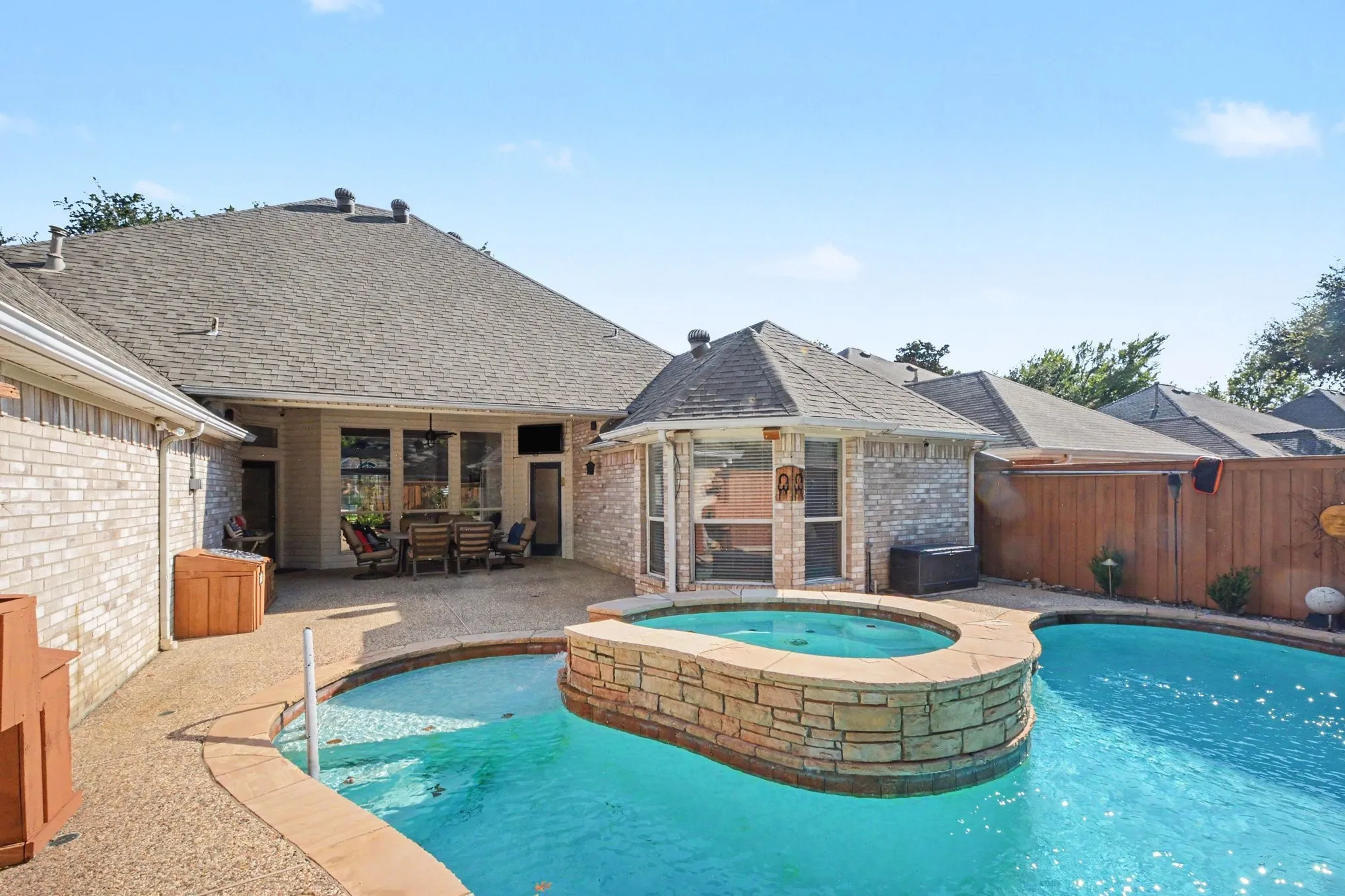 Single Family Residence For Sale in Denton County , 3639 White River Drive, Dallas, Texas 75287, 4 Bedroom, 3 Bathroom, 2 Garage spaces, 2,519 Sqft, built in 1998, mls#21334380, Real Estate Agent in Dallas, Homes For Sale in Denton county, Homes For Sale in Dallas, Realtor in Dallas Texas, Real Estate Brokerage Independent Realty Texas, Luminita Cordes Realtor