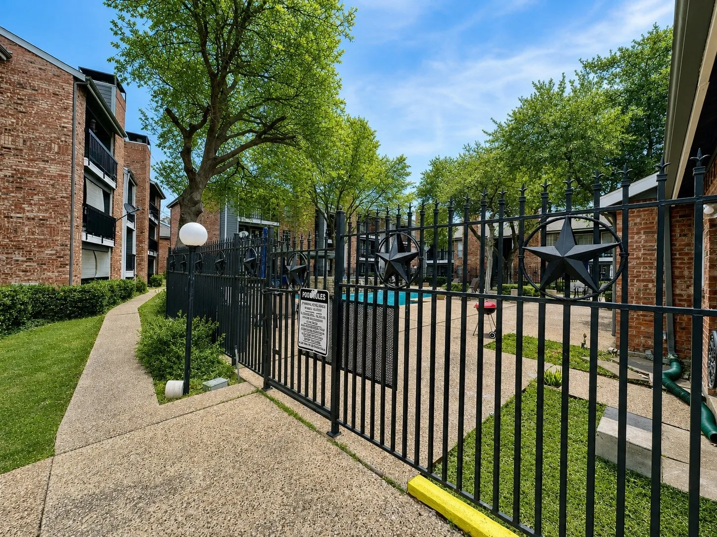Condominium For Sale in Collin County , 18333 Roehampton Drive 714, Dallas, Texas 75252, 2 Bedroom, 1 Bathroom, Garage spaces, 737 Sqft, built in 1985, mls#21341871, Real Estate Agent in Dallas, Homes For Sale in Collin county, Homes For Sale in Dallas, Realtor in Dallas Texas, Real Estate Brokerage Independent Realty Texas, Luminita Cordes Realtor