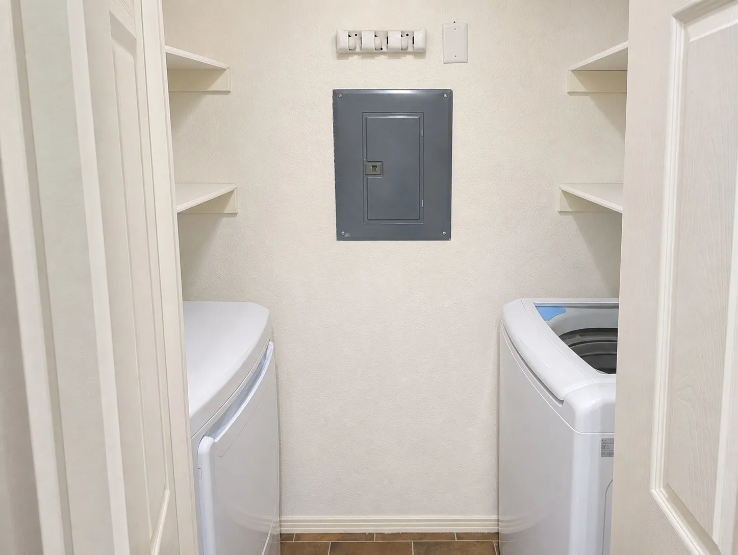 Condominium For Sale in Collin County , 18333 Roehampton Drive 714, Dallas, Texas 75252, 2 Bedroom, 1 Bathroom, Garage spaces, 737 Sqft, built in 1985, mls#21341871, Real Estate Agent in Dallas, Homes For Sale in Collin county, Homes For Sale in Dallas, Realtor in Dallas Texas, Real Estate Brokerage Independent Realty Texas, Luminita Cordes Realtor