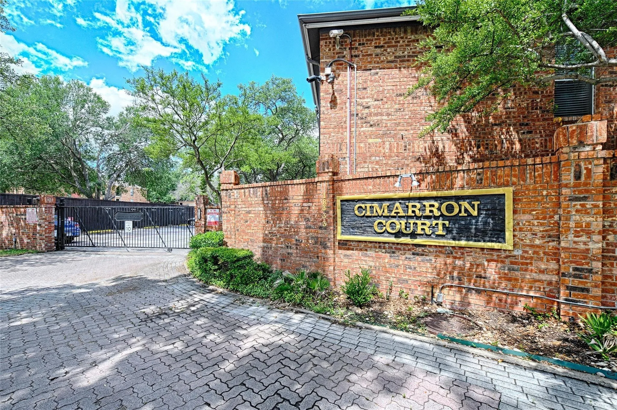 Condominium For Sale in Collin County , 18333 Roehampton Drive 714, Dallas, Texas 75252, 2 Bedroom, 1 Bathroom, Garage spaces, 737 Sqft, built in 1985, mls#21341871, Real Estate Agent in Dallas, Homes For Sale in Collin county, Homes For Sale in Dallas, Realtor in Dallas Texas, Real Estate Brokerage Independent Realty Texas, Luminita Cordes Realtor