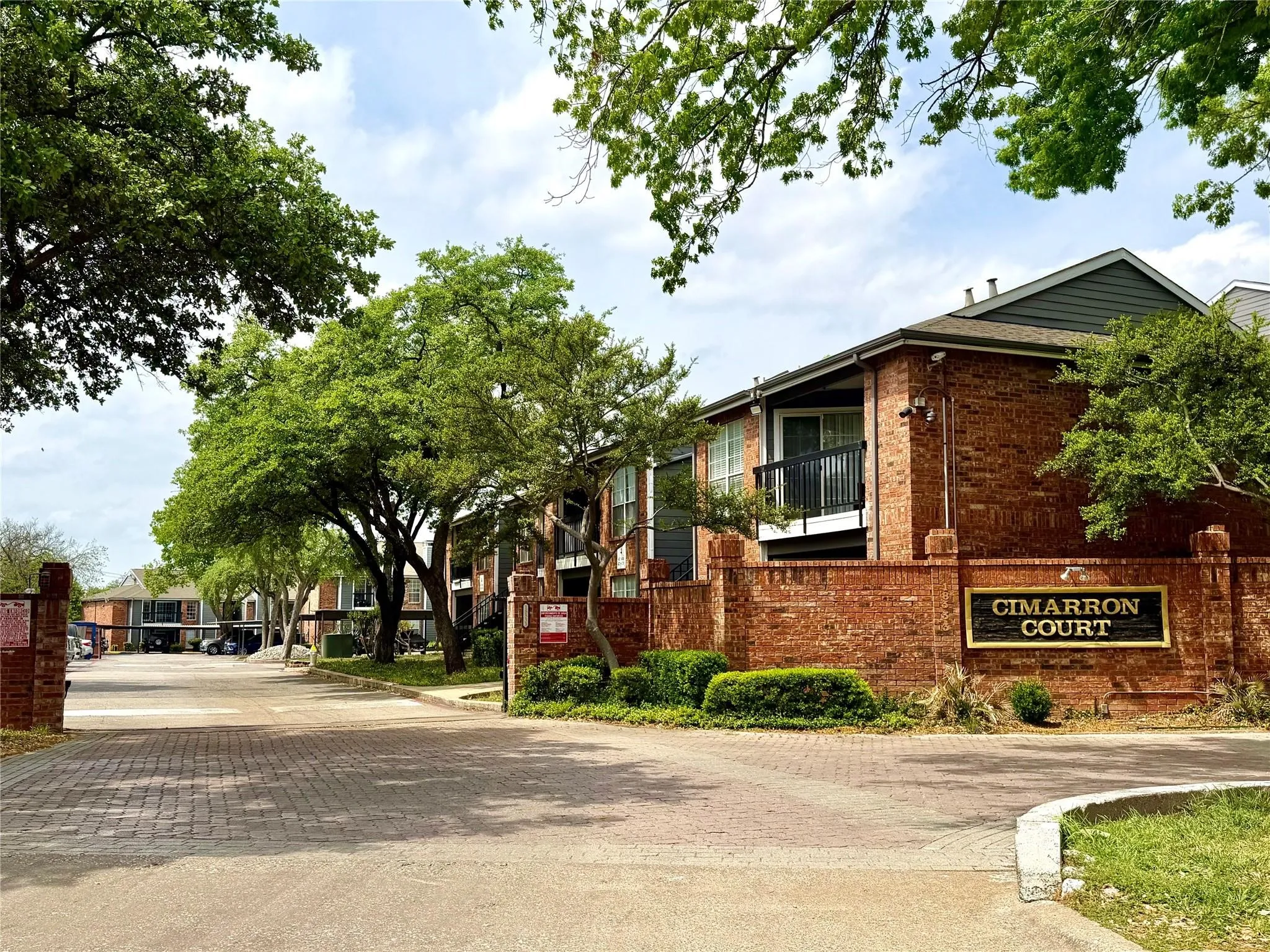 Condominium For Sale in Collin County , 18333 Roehampton Drive 714, Dallas, Texas 75252, 2 Bedroom, 1 Bathroom, Garage spaces, 737 Sqft, built in 1985, mls#21341871, Real Estate Agent in Dallas, Homes For Sale in Collin county, Homes For Sale in Dallas, Realtor in Dallas Texas, Real Estate Brokerage Independent Realty Texas, Luminita Cordes Realtor