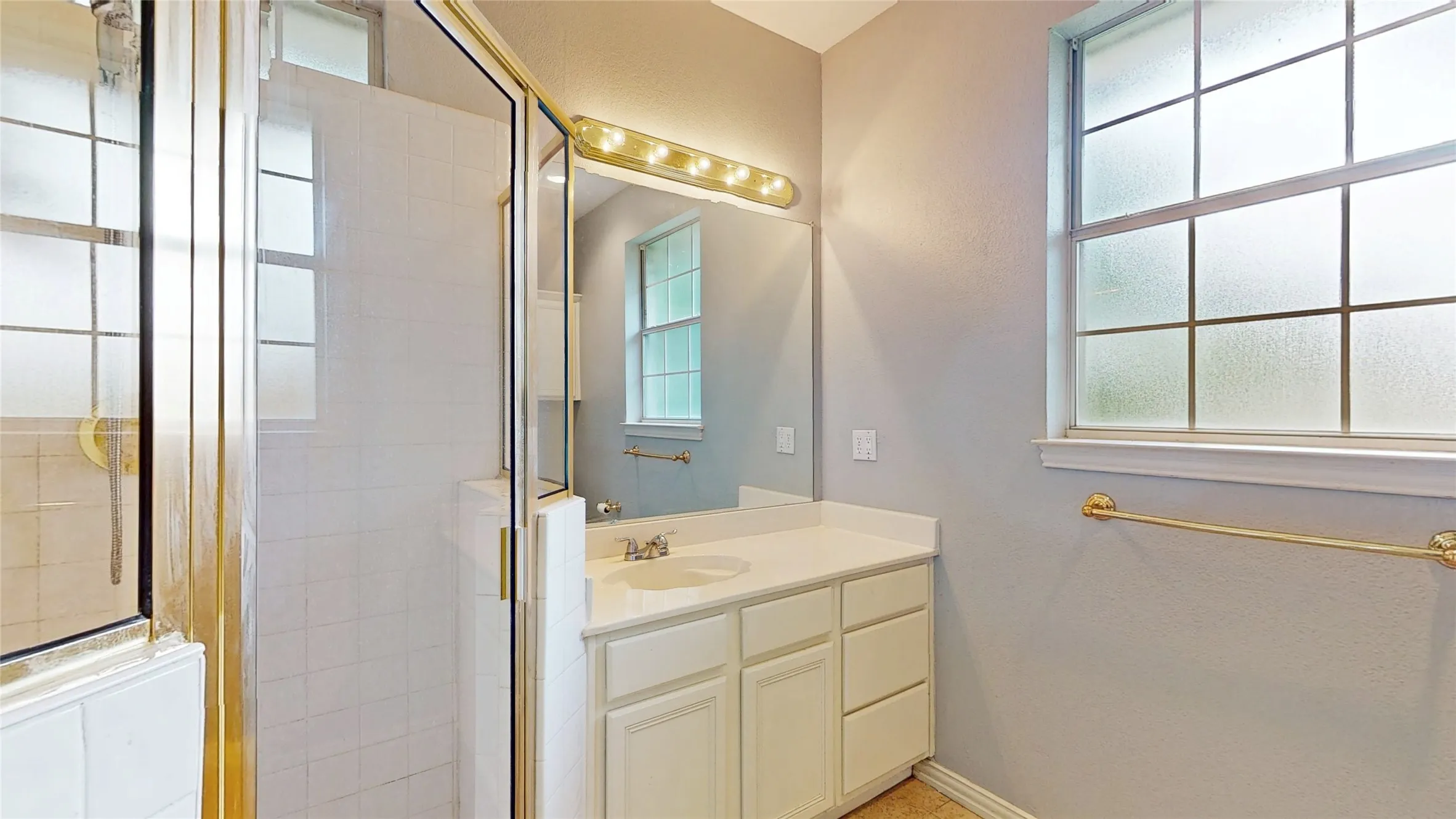 Single Family Residence For Sale in Denton County , 1701 Oriole Drive, Flower Mound, Texas 75022, 3 Bedroom, 4 Bathroom, 2 Garage spaces, 2,331 Sqft, built in 1995, mls#21341877, Real Estate Agent in Flower Mound, Homes For Sale in Denton county, Homes For Sale in Flower Mound, Realtor in Flower Mound Texas, Real Estate Brokerage Independent Realty Texas, Luminita Cordes Realtor