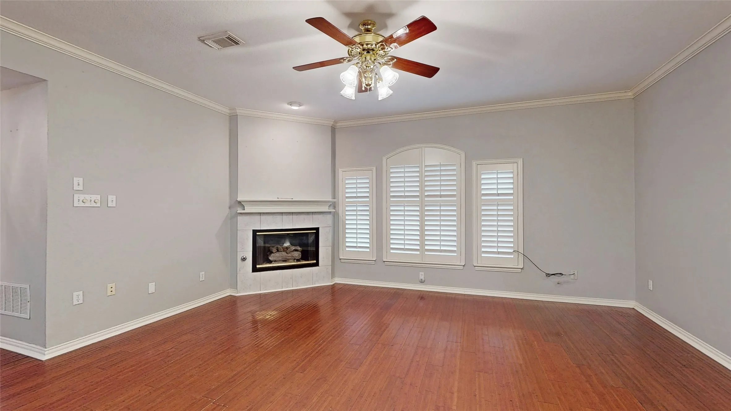 Single Family Residence For Sale in Denton County , 1701 Oriole Drive, Flower Mound, Texas 75022, 3 Bedroom, 4 Bathroom, 2 Garage spaces, 2,331 Sqft, built in 1995, mls#21341877, Real Estate Agent in Flower Mound, Homes For Sale in Denton county, Homes For Sale in Flower Mound, Realtor in Flower Mound Texas, Real Estate Brokerage Independent Realty Texas, Luminita Cordes Realtor