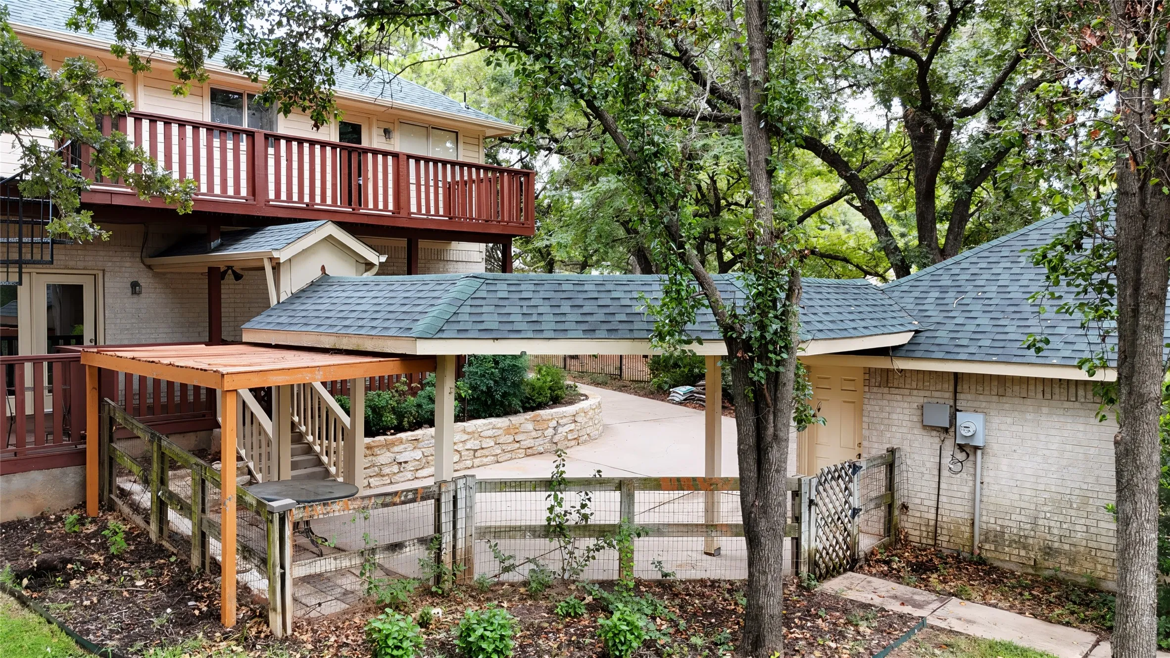 Single Family Residence For Sale in Denton County , 1701 Oriole Drive, Flower Mound, Texas 75022, 3 Bedroom, 4 Bathroom, 2 Garage spaces, 2,331 Sqft, built in 1995, mls#21341877, Real Estate Agent in Flower Mound, Homes For Sale in Denton county, Homes For Sale in Flower Mound, Realtor in Flower Mound Texas, Real Estate Brokerage Independent Realty Texas, Luminita Cordes Realtor