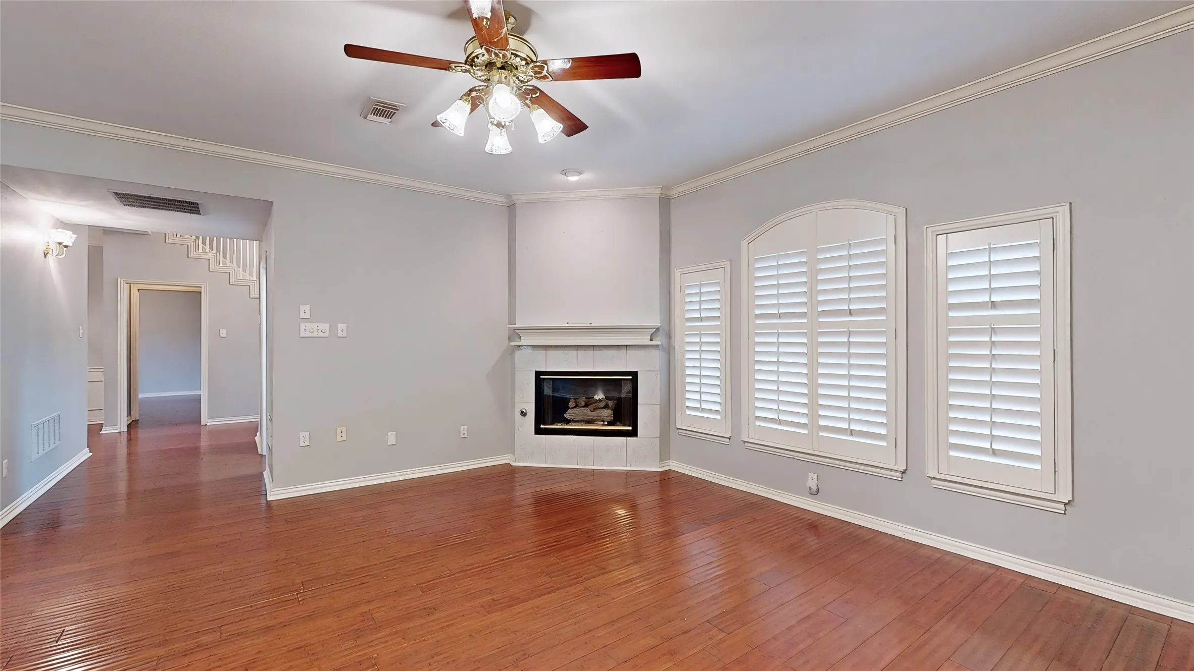 Single Family Residence For Sale in Denton County , 1701 Oriole Drive, Flower Mound, Texas 75022, 3 Bedroom, 4 Bathroom, 2 Garage spaces, 2,331 Sqft, built in 1995, mls#21341877, Real Estate Agent in Flower Mound, Homes For Sale in Denton county, Homes For Sale in Flower Mound, Realtor in Flower Mound Texas, Real Estate Brokerage Independent Realty Texas, Luminita Cordes Realtor