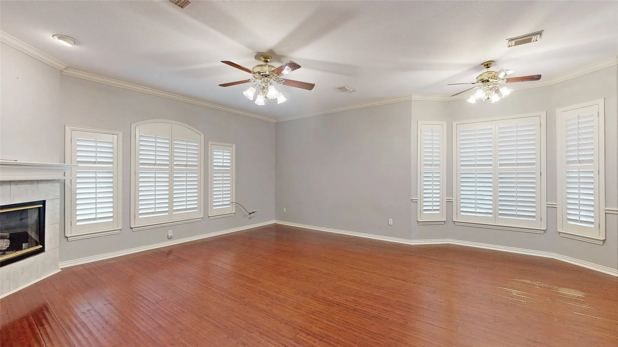 Single Family Residence For Sale in Denton County , 1701 Oriole Drive, Flower Mound, Texas 75022, 3 Bedroom, 4 Bathroom, 2 Garage spaces, 2,331 Sqft, built in 1995, mls#21341877, Real Estate Agent in Flower Mound, Homes For Sale in Denton county, Homes For Sale in Flower Mound, Realtor in Flower Mound Texas, Real Estate Brokerage Independent Realty Texas, Luminita Cordes Realtor