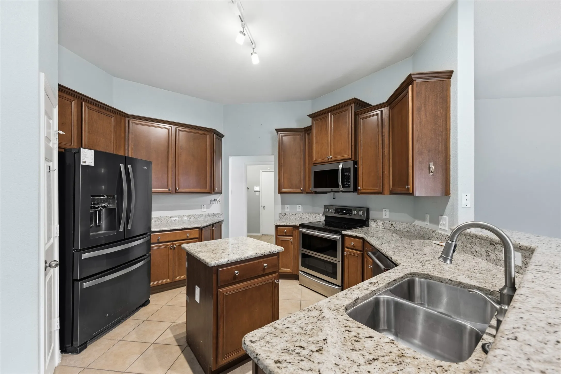 Single Family Residence For Sale in Ellis County , 3221 Canary Lane, Midlothian, Texas 76065, 4 Bedroom, 2 Bathroom, 2 Garage spaces, 2,039 Sqft, built in 2007, mls#21341878, Real Estate Agent in Midlothian, Homes For Sale in Ellis county, Homes For Sale in Midlothian, Realtor in Midlothian Texas, Real Estate Brokerage Independent Realty Texas, Luminita Cordes Realtor